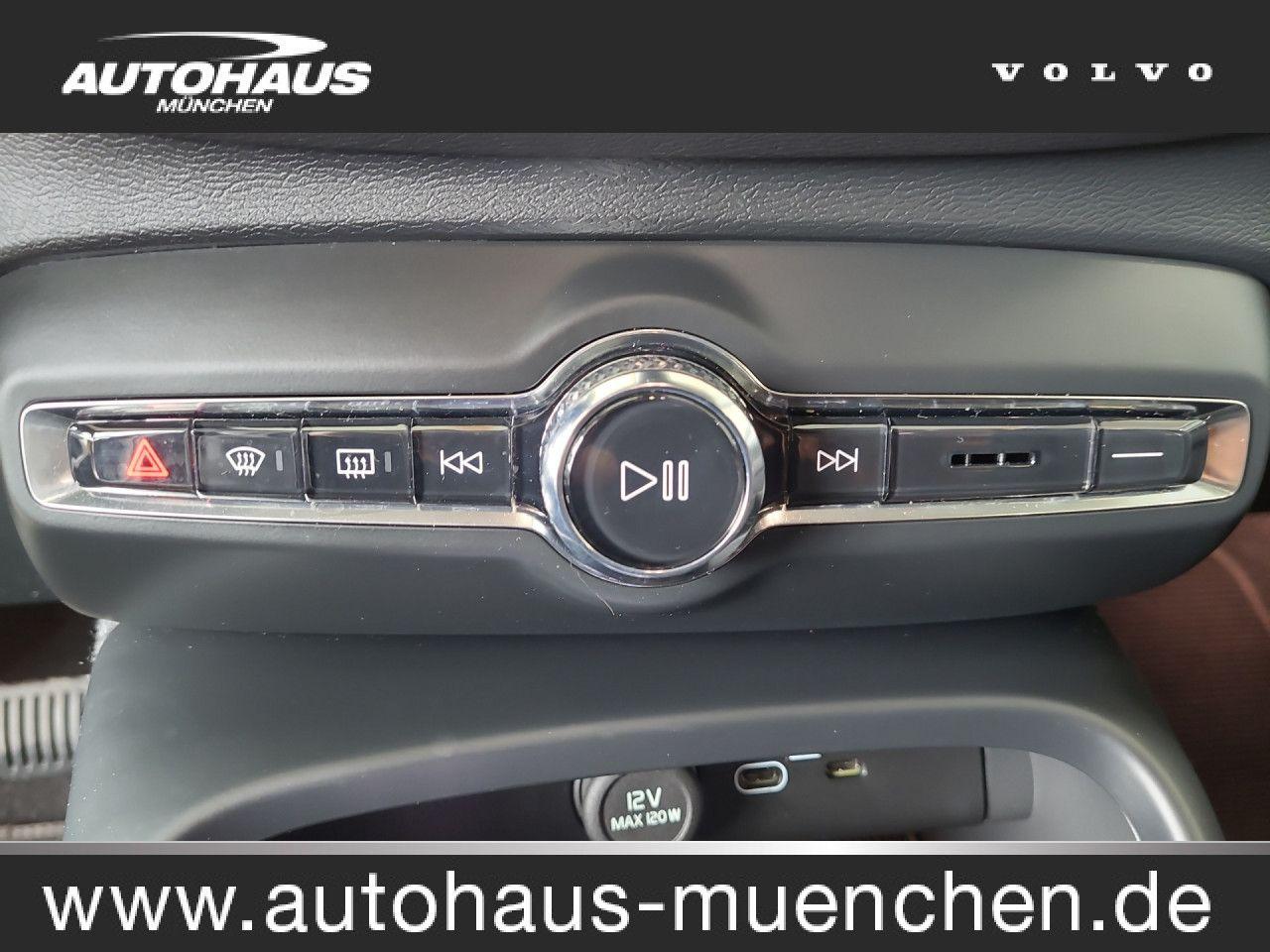 Volvo XC 40 Plus Dark 2WD