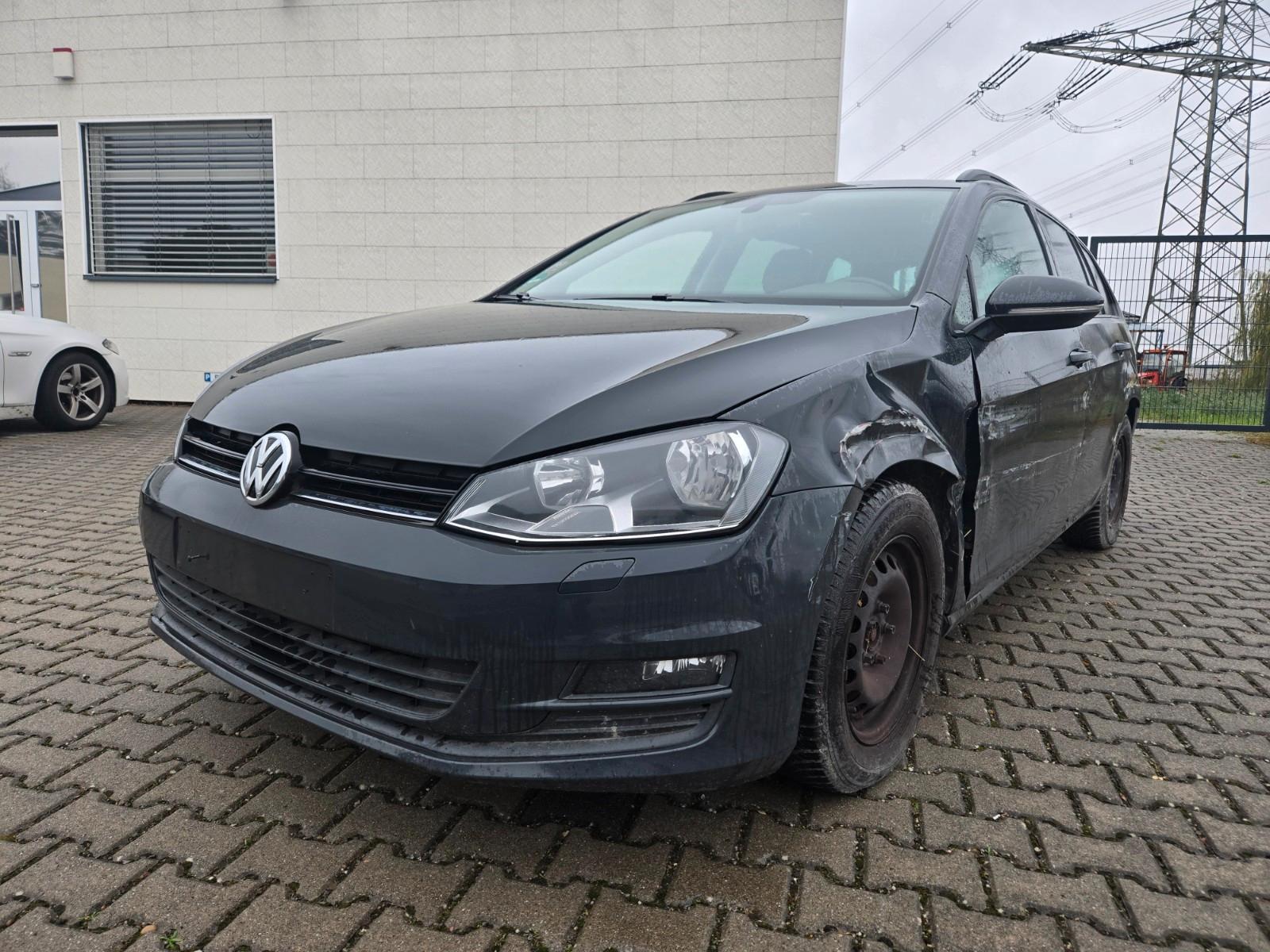 Volkswagen Golf 2015 — rear view