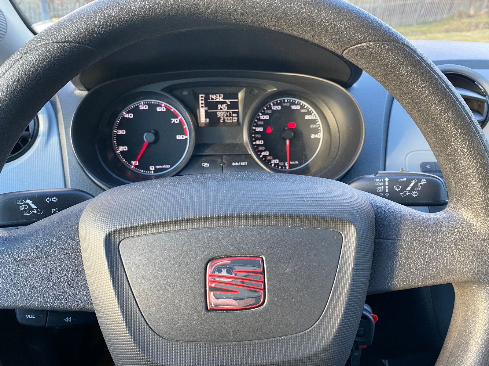 Fahrzeugabbildung SEAT Ibiza SC 1,4 16V Cool&Sound Salsa