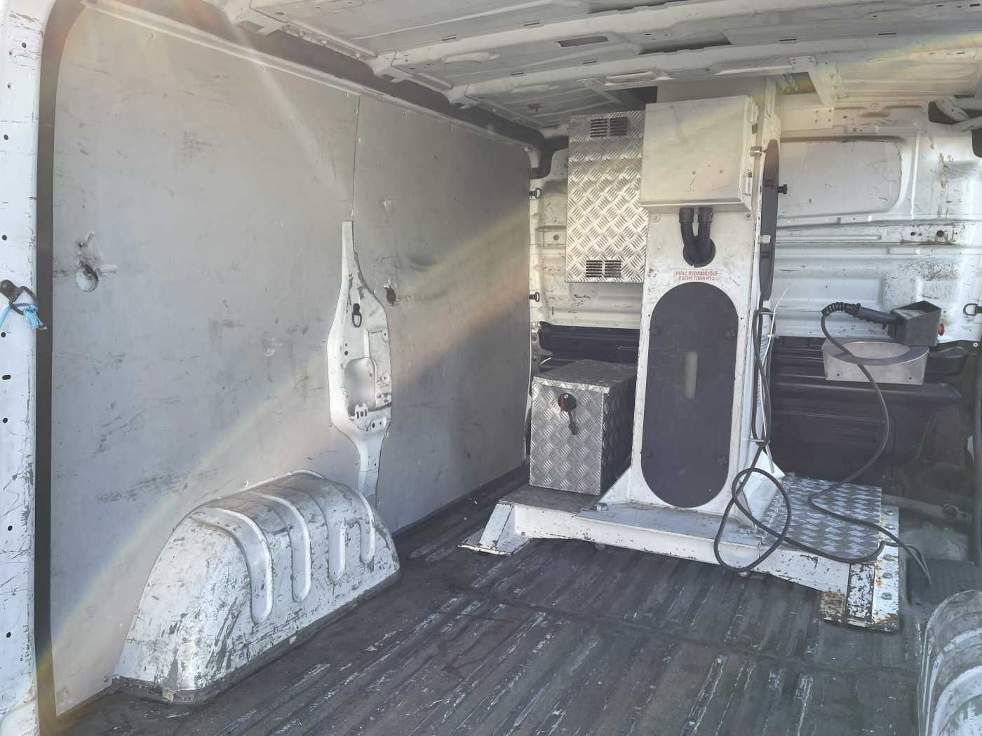 Fahrzeugabbildung Renault Trafic dCi 120 L1H1 / TIME France ETL 21 8m