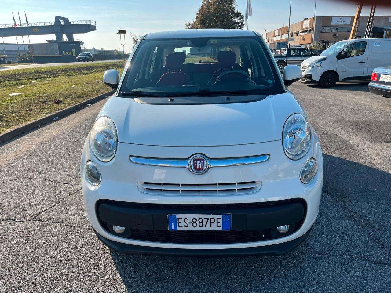 Fiat 500L 2013 — interior