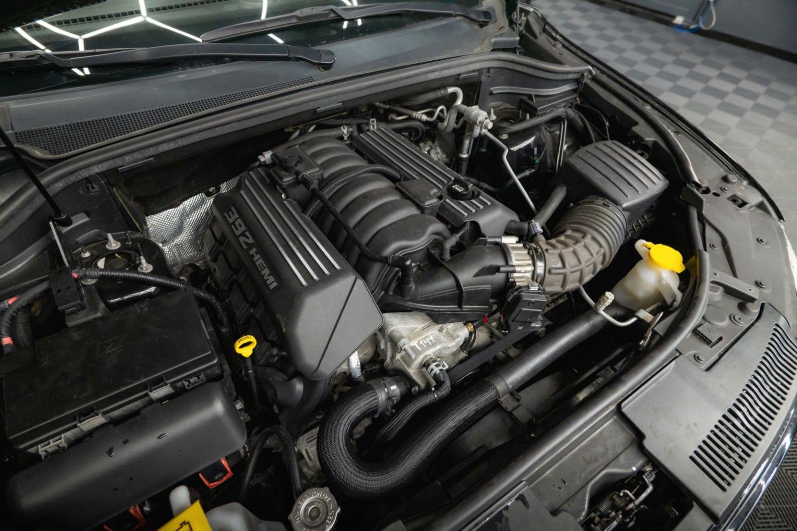 Fahrzeugabbildung Dodge Durango 6.4 V8 SRT Performance 4x4 Night-Paket