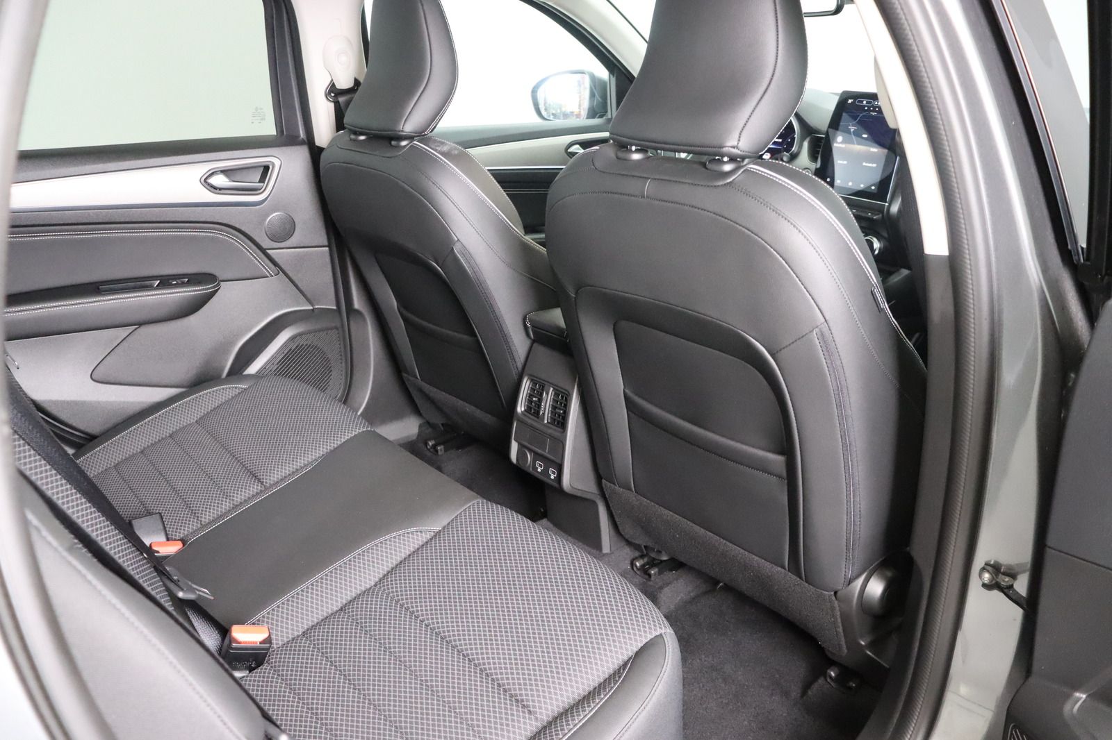 Fahrzeugabbildung Renault Arkana * LED * RFK * Lenkradhzg.