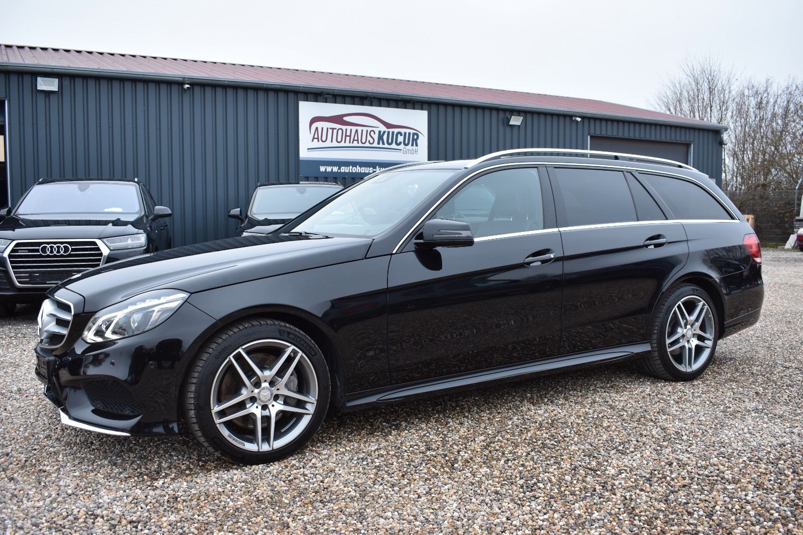 Fahrzeugabbildung Mercedes-Benz E 400 T Edition 4Matic AMG Night-Paket AHK