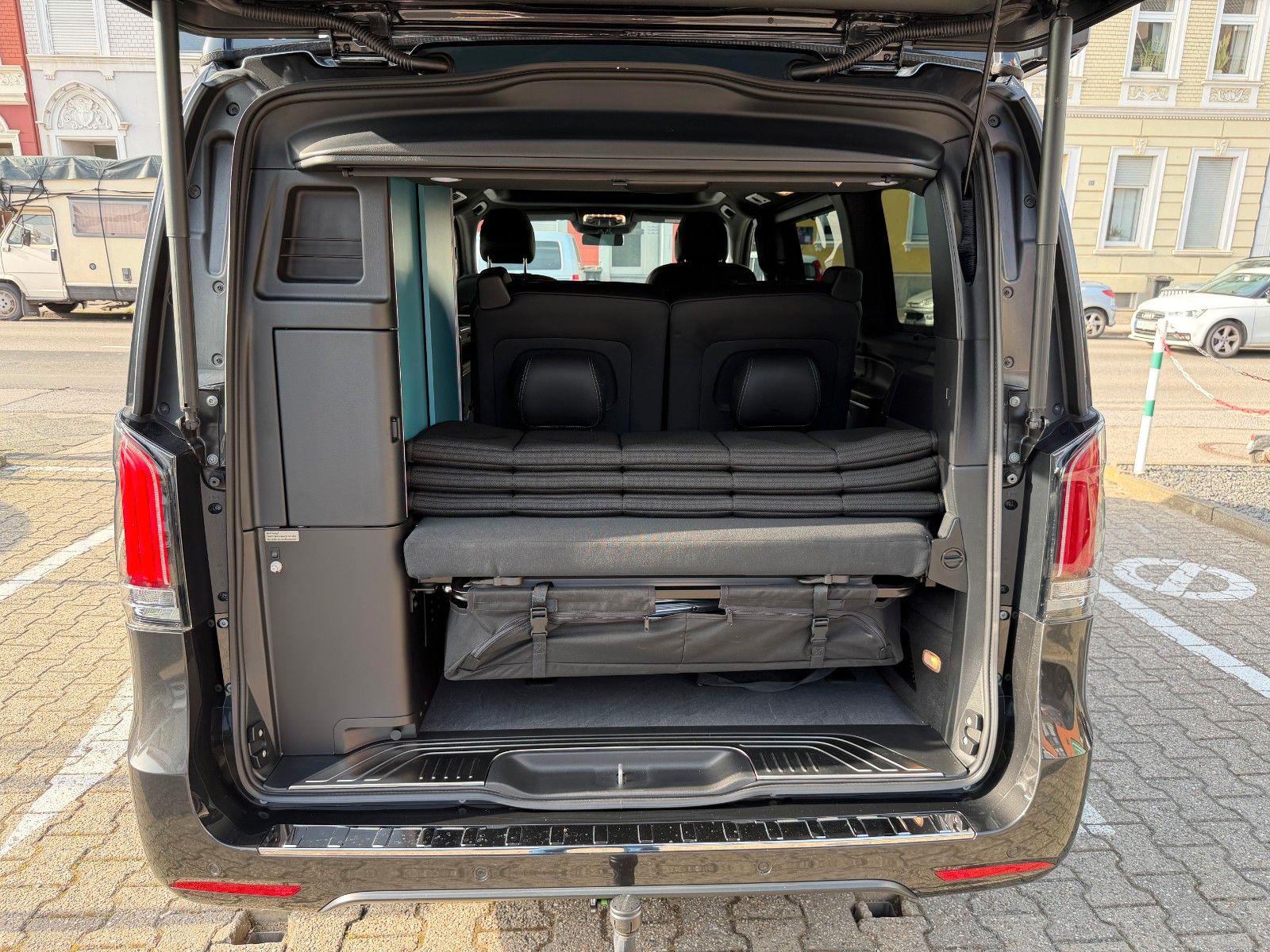 Fahrzeugabbildung Mercedes-Benz V300 d MARCO POLO AMG LINE VOLL NIVELLIERUNG