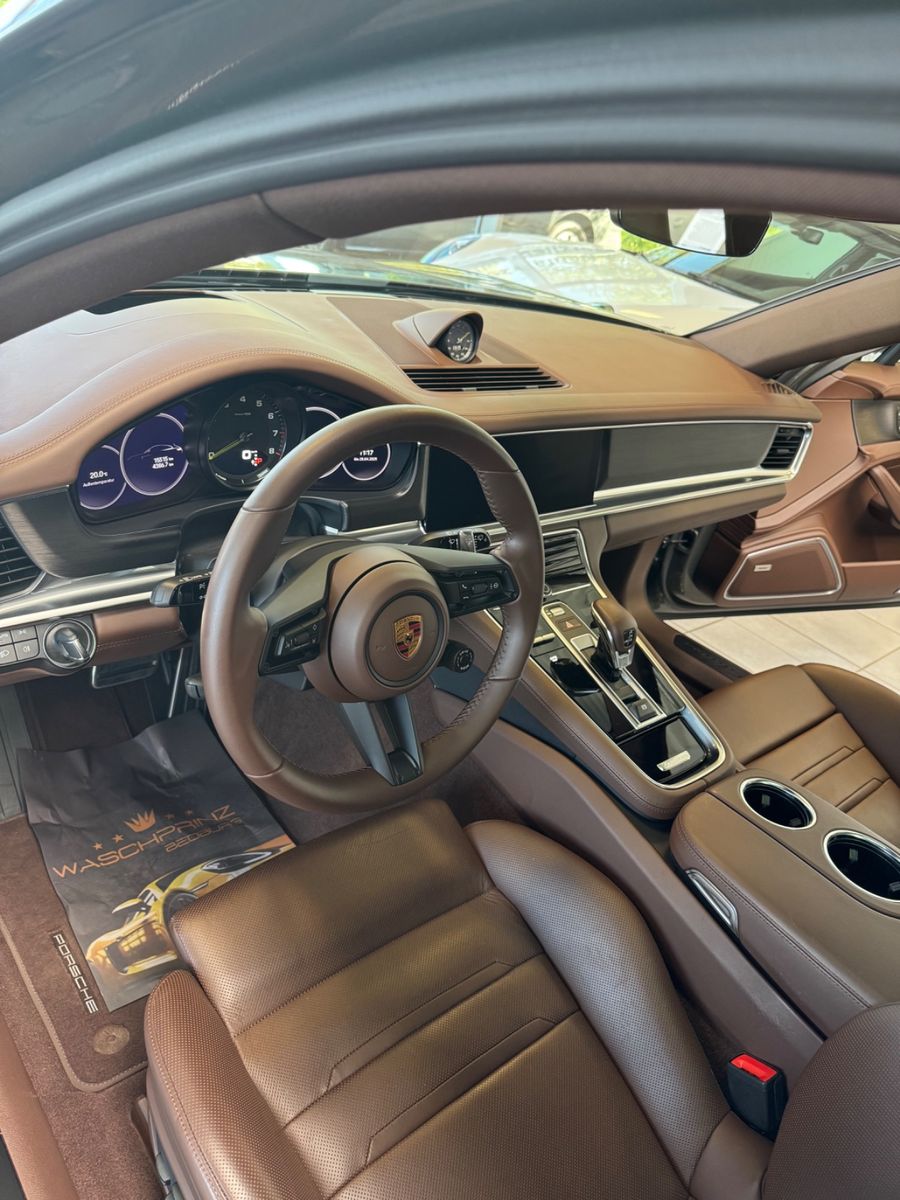 Fahrzeugabbildung Porsche Panamera Sport Turismo 4 E-Hybrid Platinum Editi