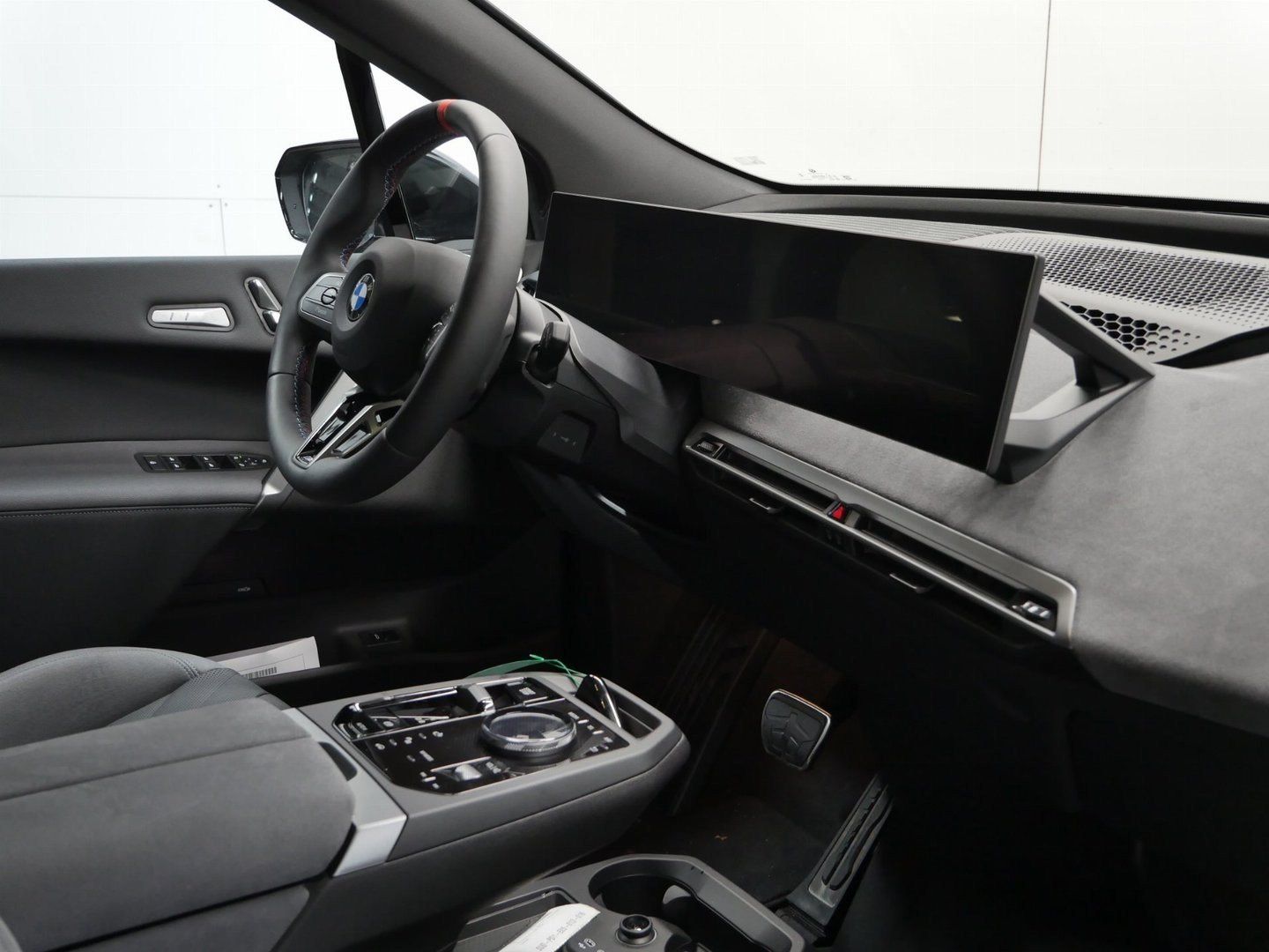 Fahrzeugeinzelansicht 9 Fahrzeugabbildung BMW iX M70 |B&W |Panoramaglasdach| Sitzbelüftung vor