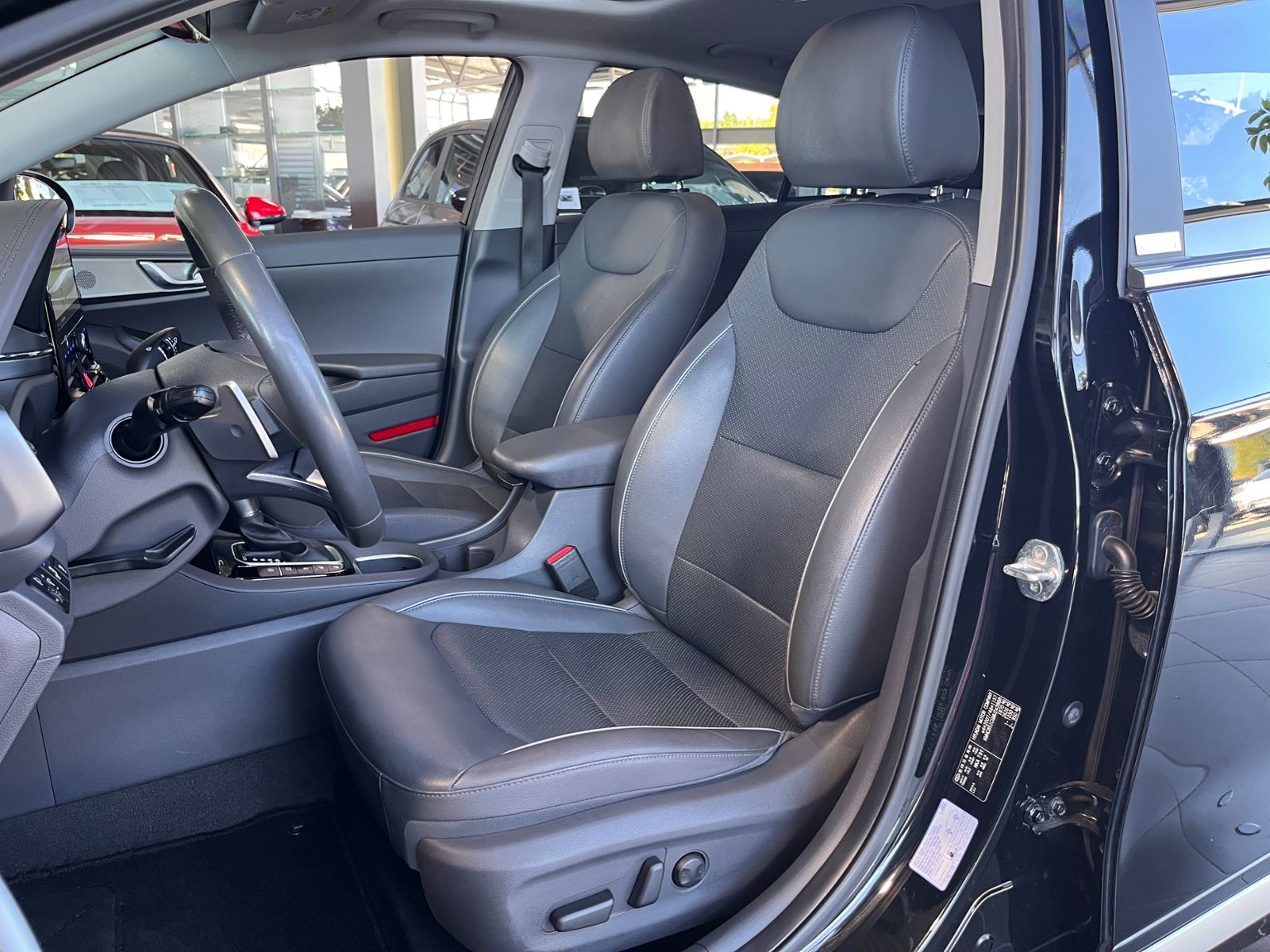 Fahrzeugabbildung Hyundai IONIQ Premium Prime Hybrid PANO LEDER LED