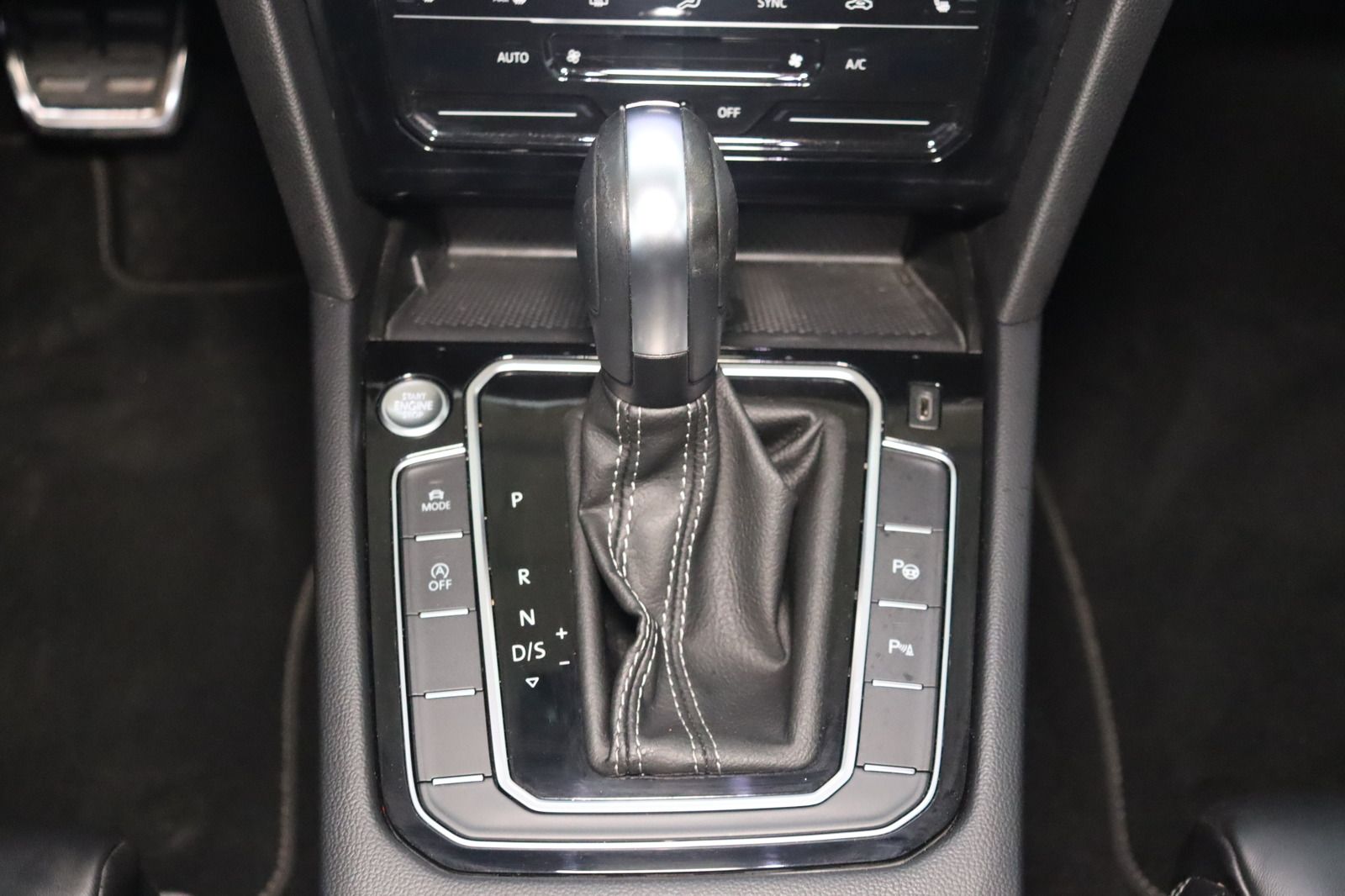 Fahrzeugabbildung Volkswagen Passat Variant 2.0 TSI R-Line 4Motion