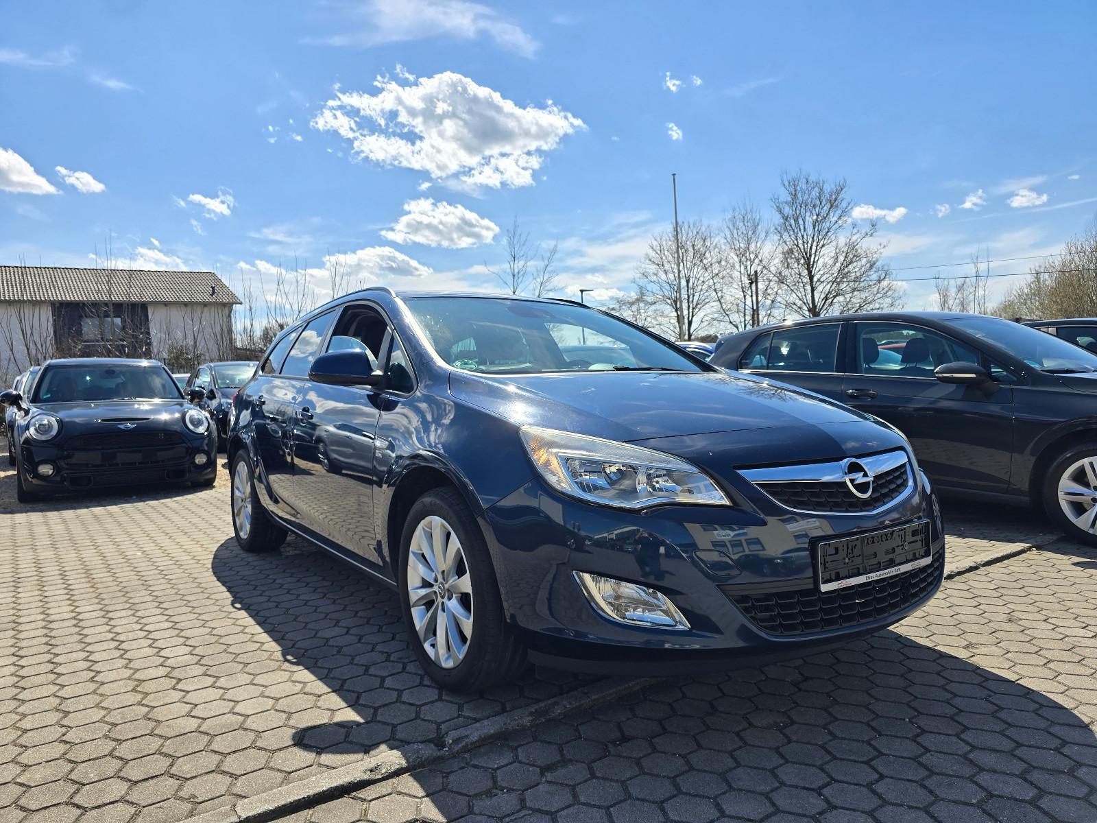 Opel Astra 2012 — photo 8