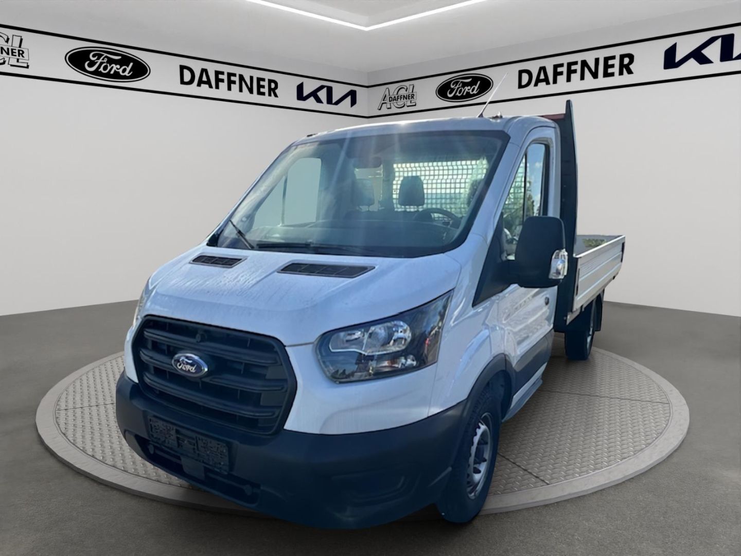 Fahrzeugabbildung Ford Transit Pritsche 350 L2 Einzelkabine Basis AHK A