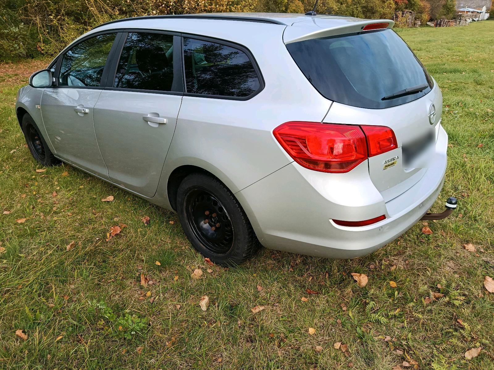 Opel Astra 2012 — photo 5