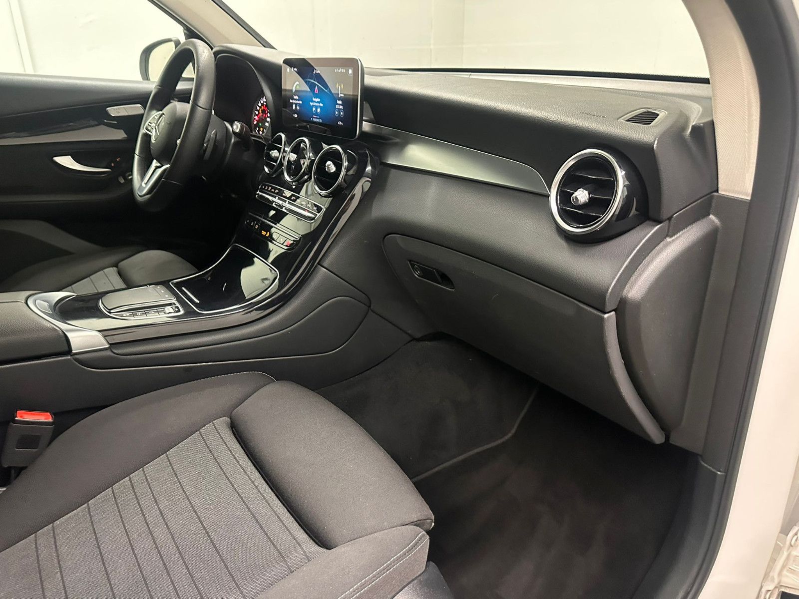 Fahrzeugabbildung Mercedes-Benz GLC 200 d 4MATIC Autom.*PANORAMA*CARPLAY*