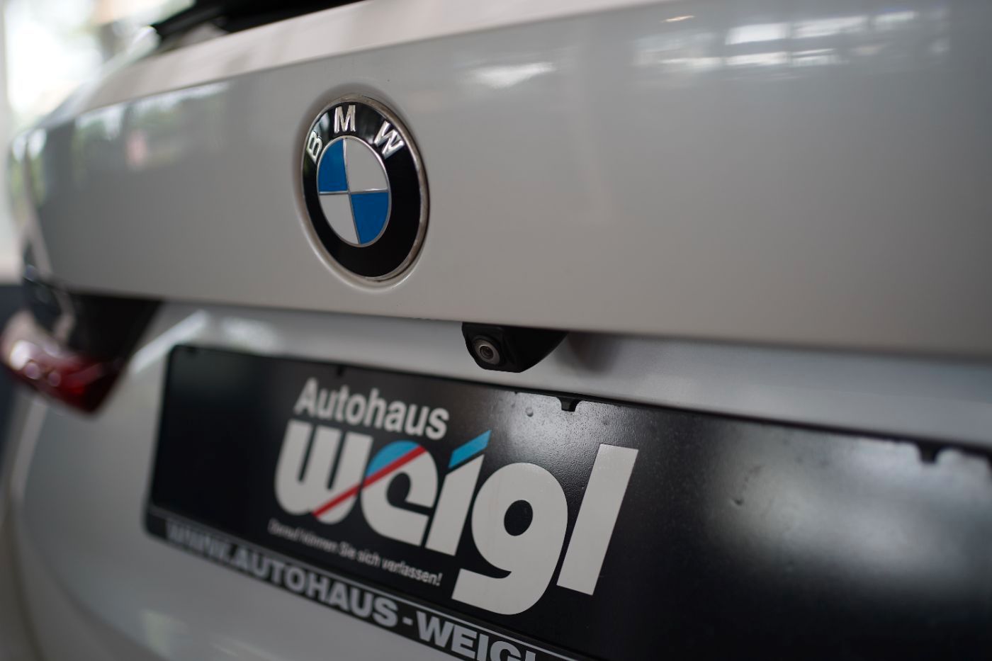 Fahrzeugabbildung BMW 320d Sport Line +HeadUp+AHK+Laserlicht+Parkassis