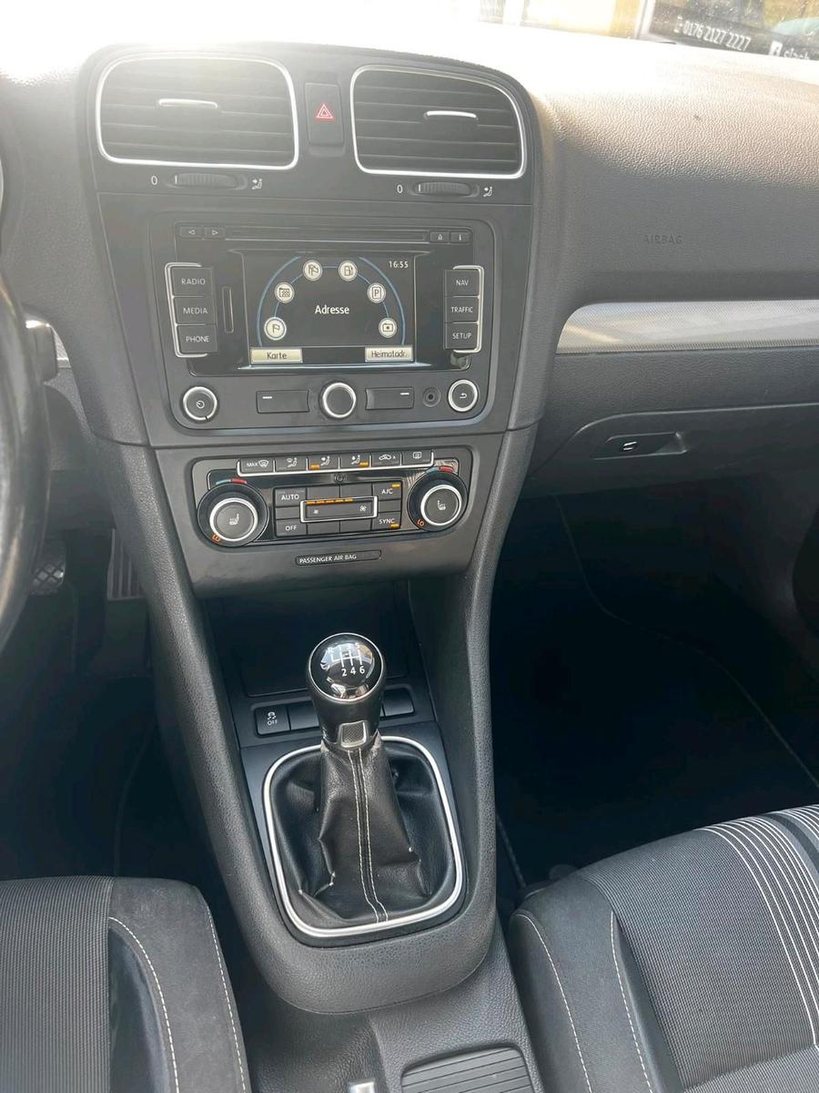 Volkswagen Golf 2013 — rear view