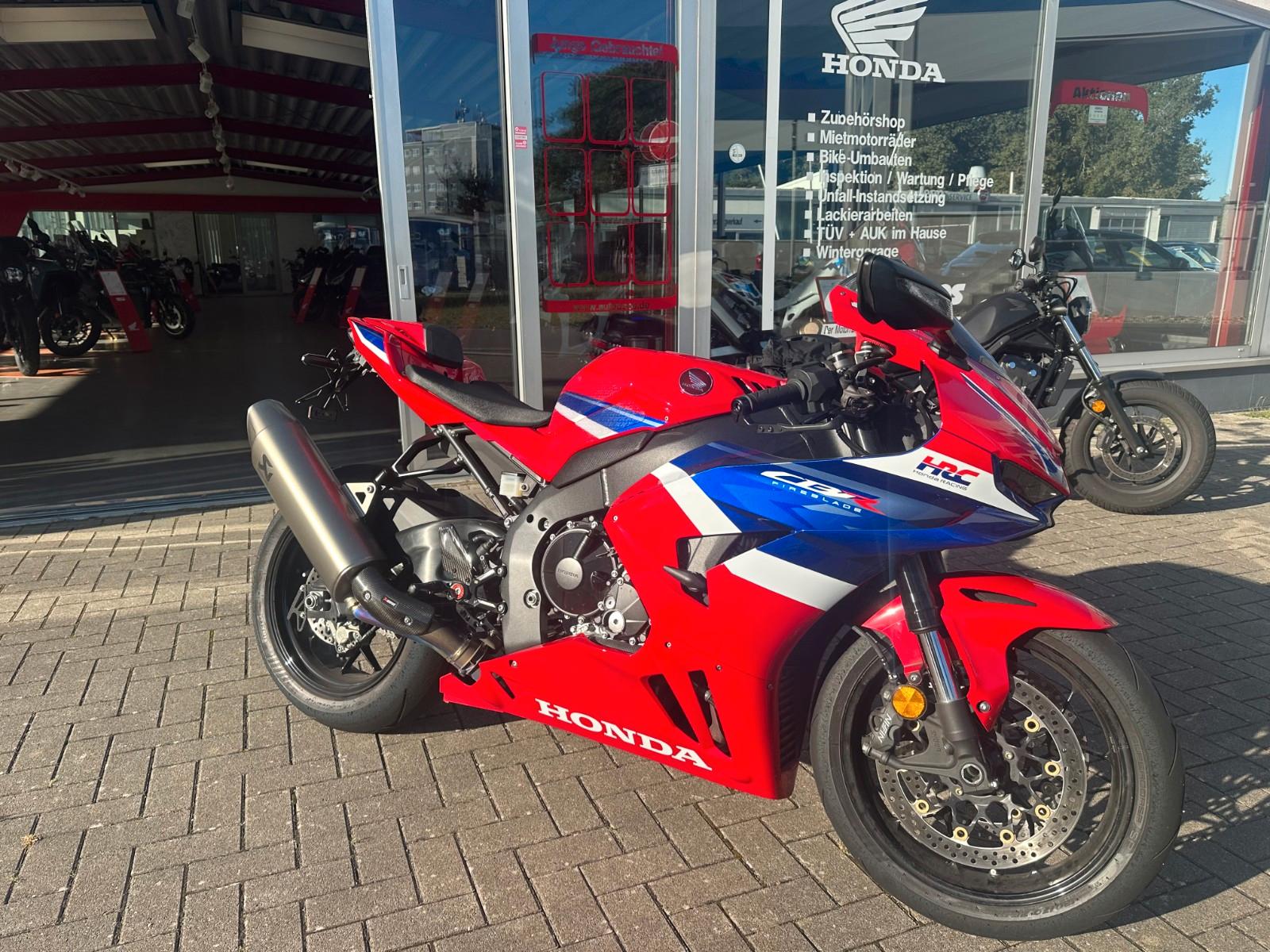 Honda CBR 1000 RR Fireblade 1.hand + Zubehör