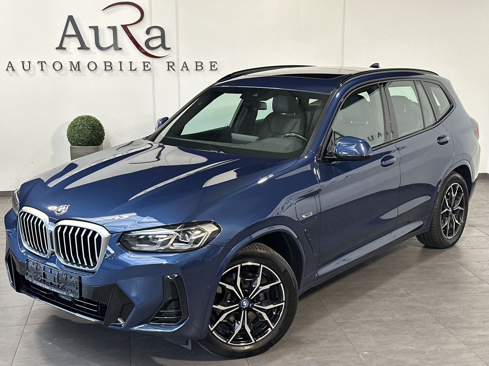 Fahrzeugabbildung BMW X3 xDrive30e M-Sport NAV+LED+PANO+ACC+KAMERA+1HD