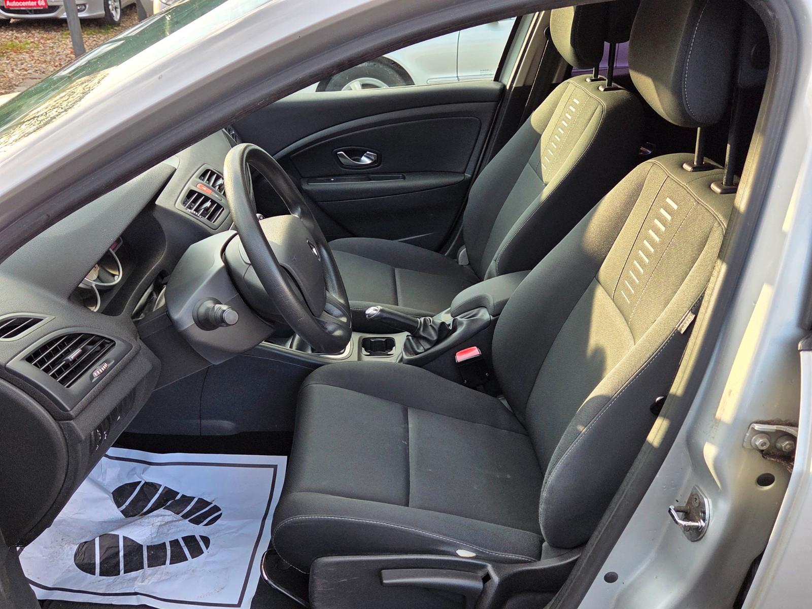 Renault Megane 2010 — photo 11