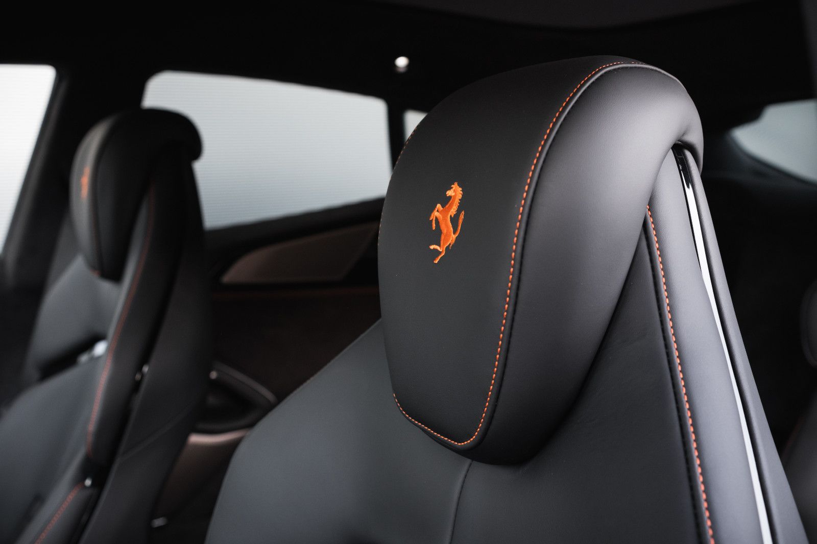 Fahrzeugabbildung Ferrari Purosangue-Pano-Lift-Burm.-360Kam.-Karbonlenkrad