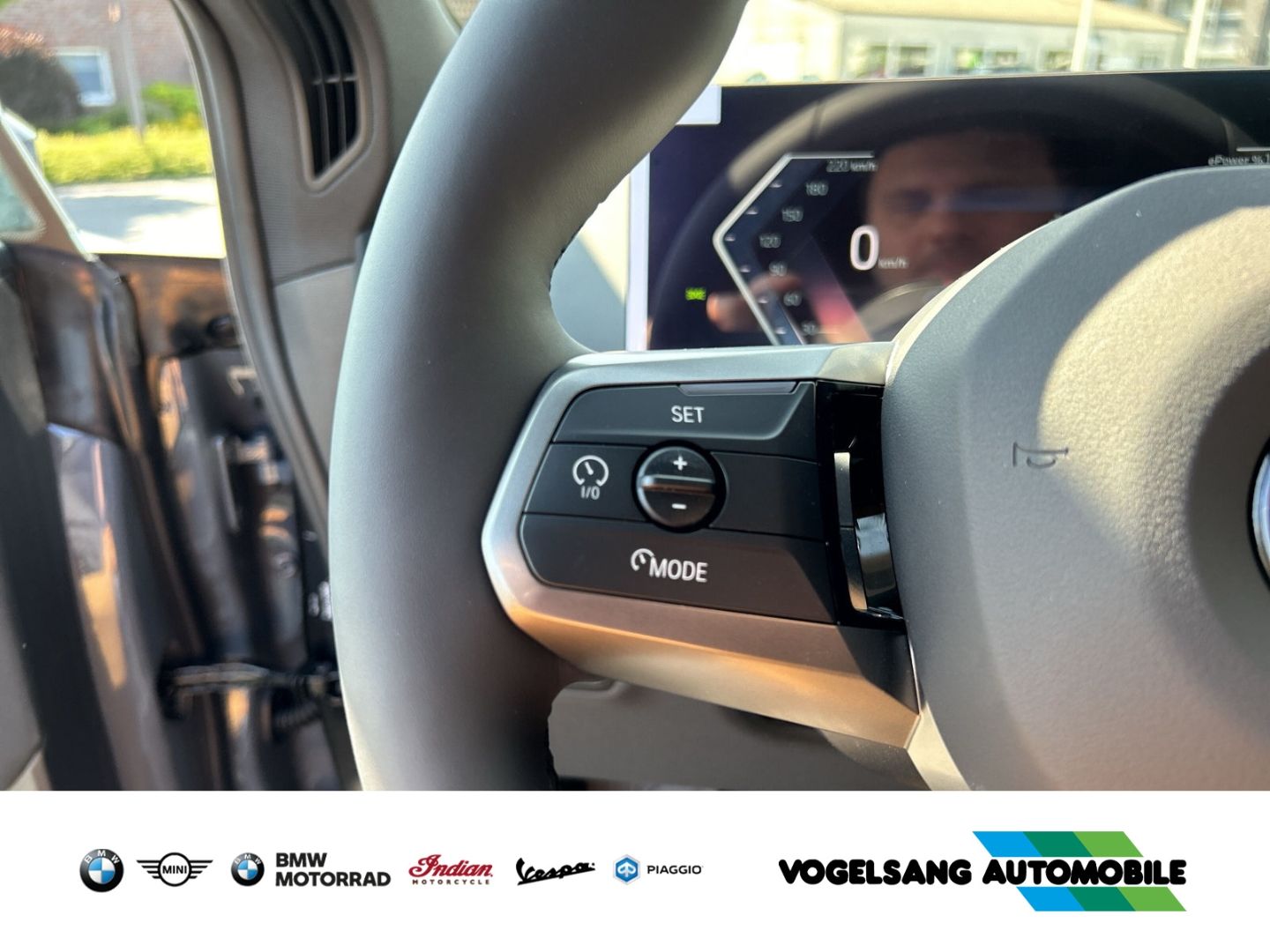 Fahrzeugabbildung BMW iX 60 M Sport Park-Assistent Sportpaket HUD Luft