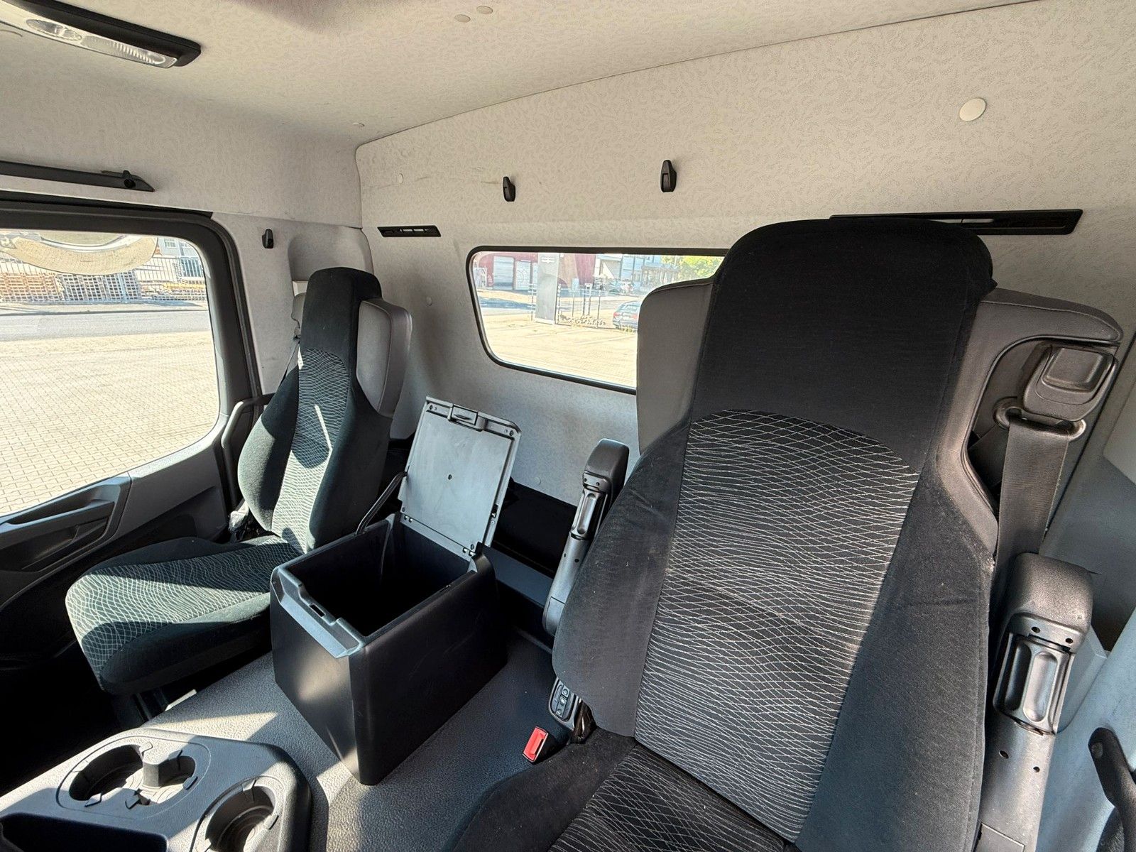 Fahrzeugabbildung Mercedes-Benz Actros 5 1835 4x2  MEILLER RK 14-65 Abrollkipper