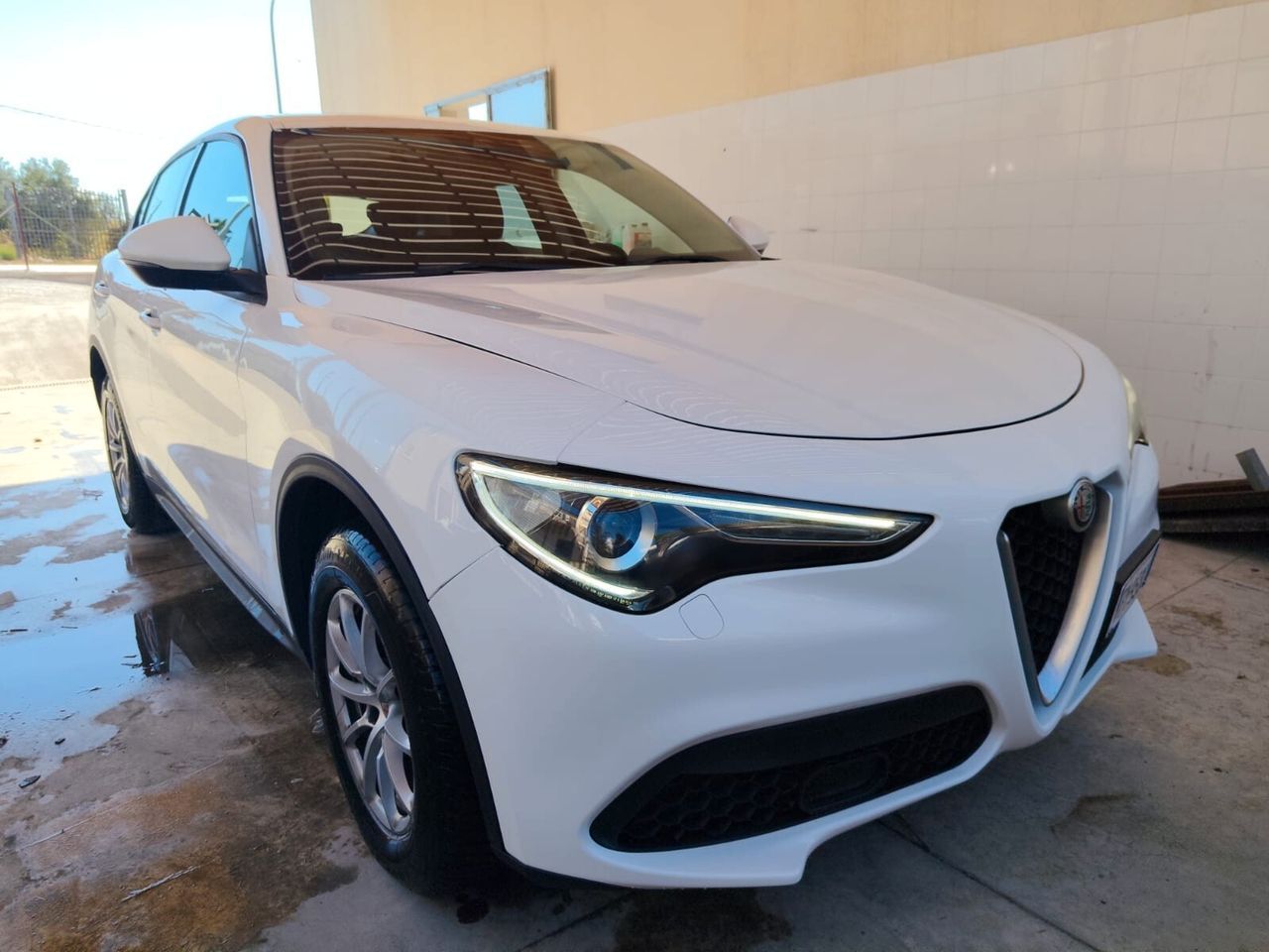 Alfa-Romeo Stelvio - 1