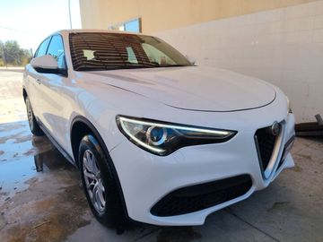 Alfa-Romeo Stelvio - 1