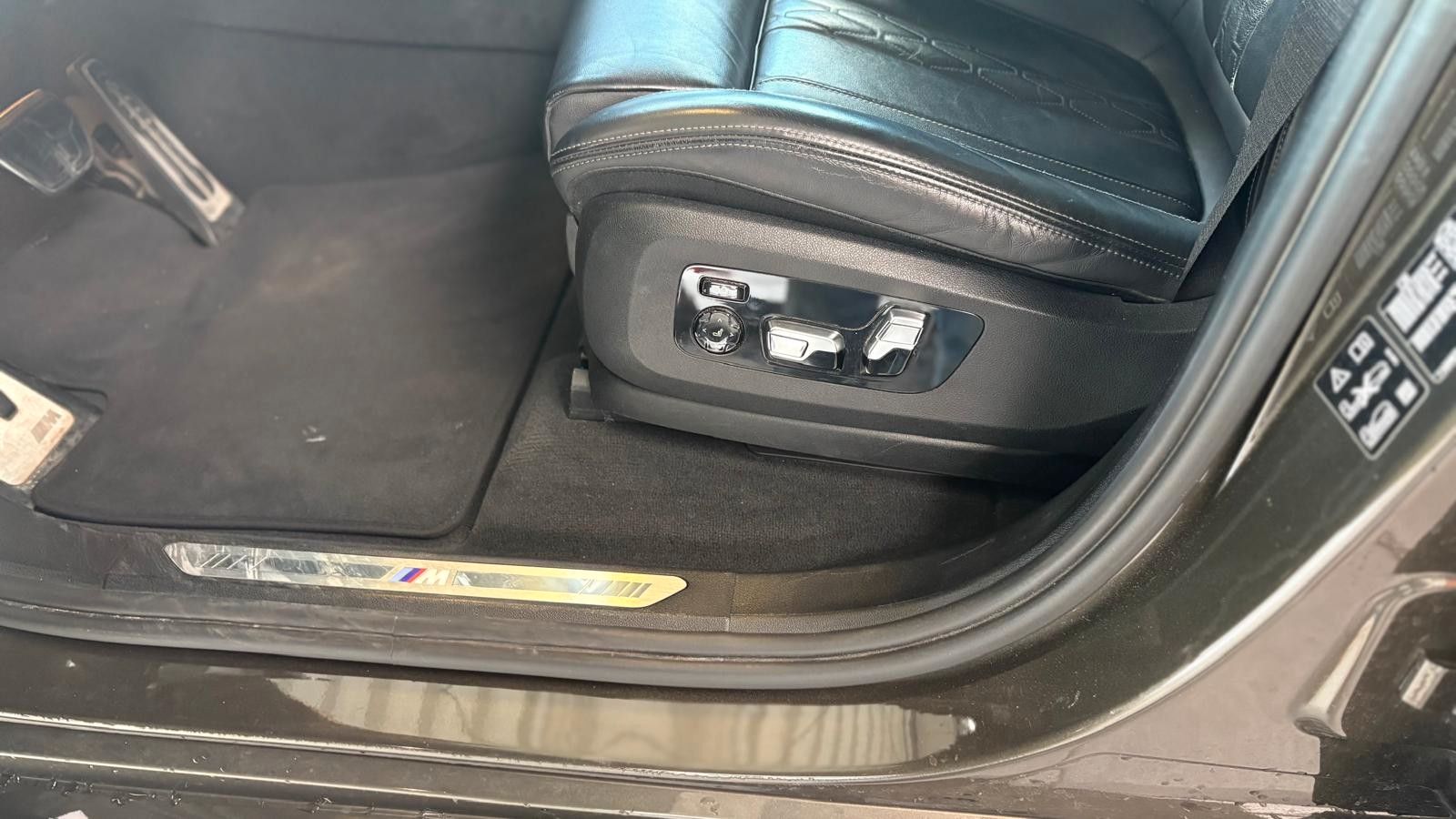Fahrzeugabbildung BMW X5 xDrive 30 d M SPORT,LASER,SKY-L,AHK,HUD,H&K