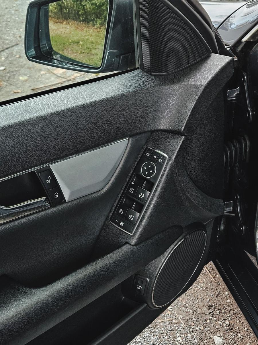 Mercedes-Benz C250 2010 — engine 204 HP (150kW)