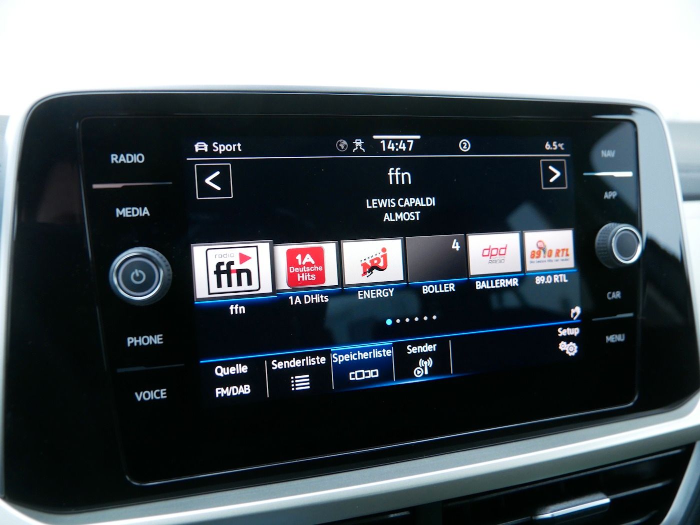 Fahrzeugabbildung Volkswagen T-Roc 1.0 TSI MOVE NEU37T AHK LED Kamera SHZ+LHZ