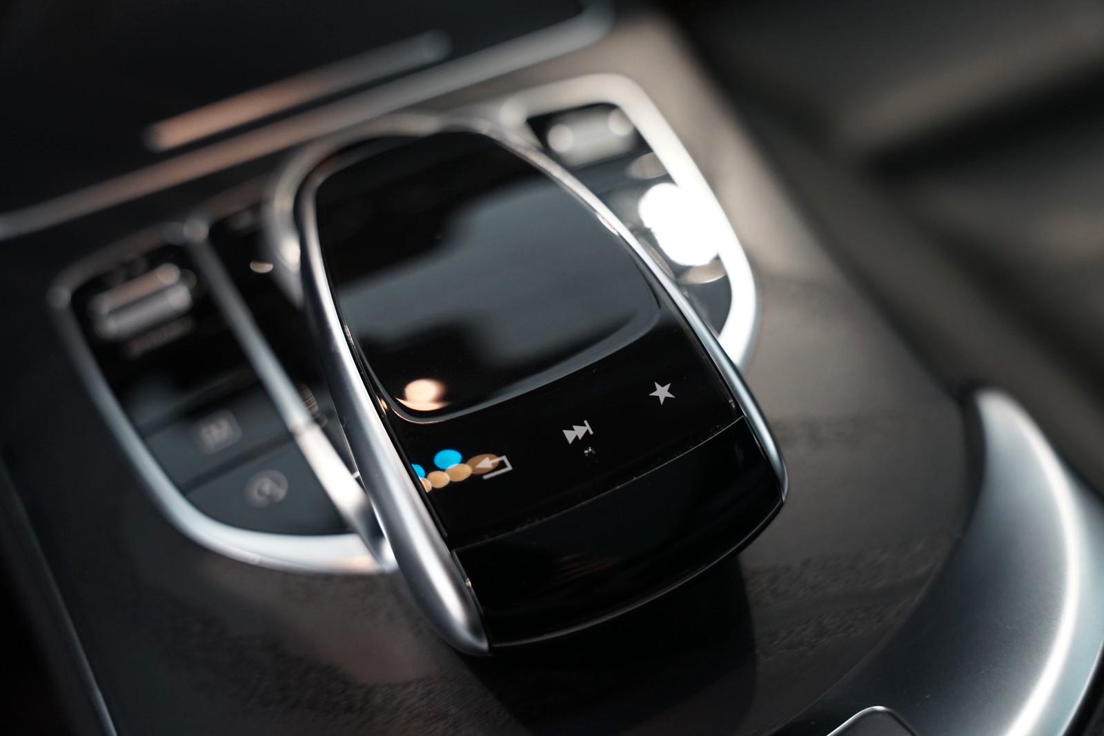 Mercedes-Benz GLC 300 4Matic | AMG | Comand | Pano | AHK
