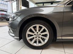 VW Passat Highline 2.Hand/DSG/ACC/AHK/MASSAGE/TOP!