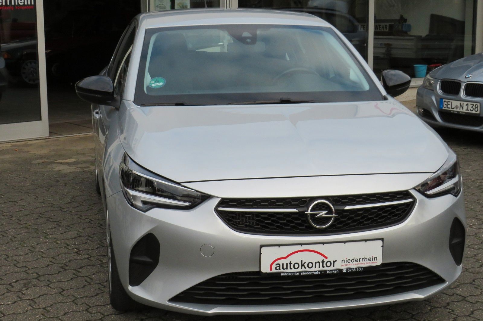 Fahrzeugabbildung Opel Corsa F Edition AUTOMATIK NAVI SITZH. PDC 1.HD