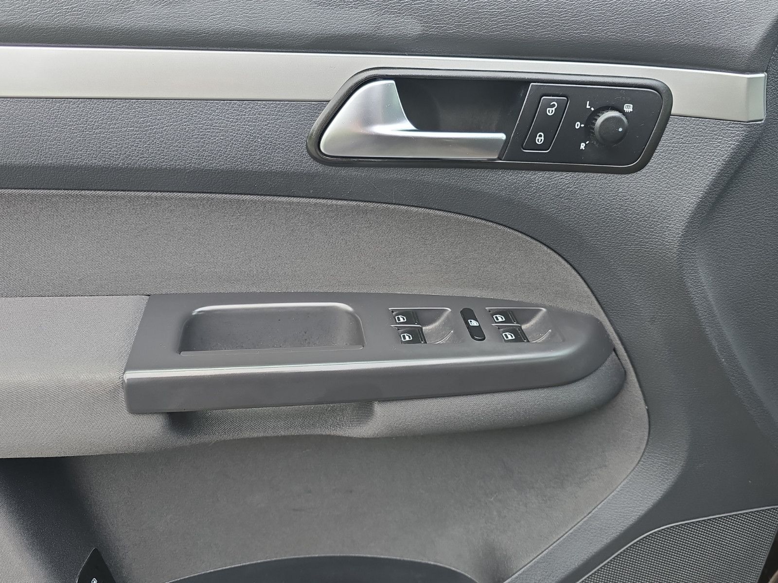 Fahrzeugabbildung Volkswagen Touran Trendline 1,6TDI 7 Sitze Tempomat