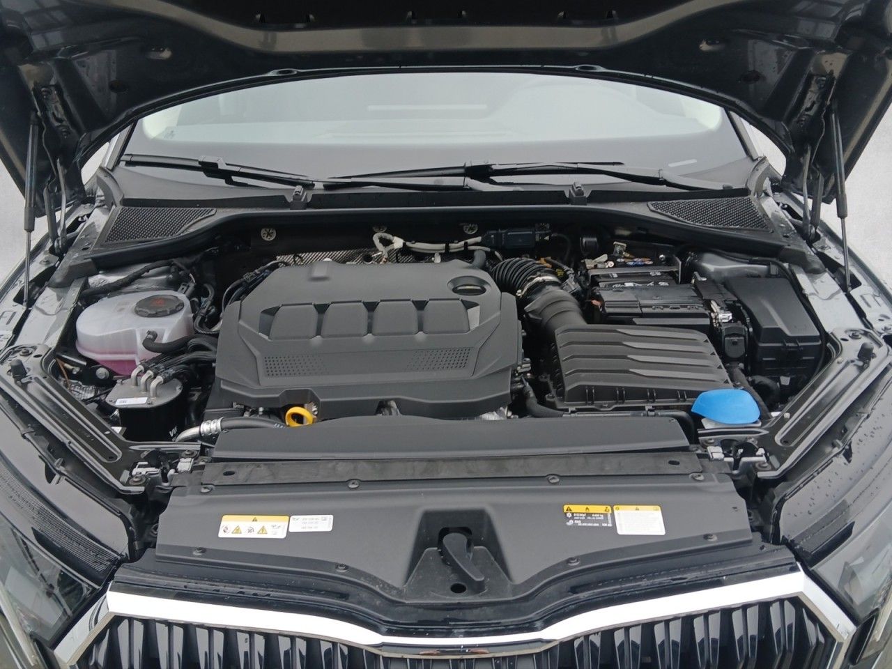 SKODA Octavia Combi 2.0 TDI 110 kW Selection Navi AHK - Bild 22
