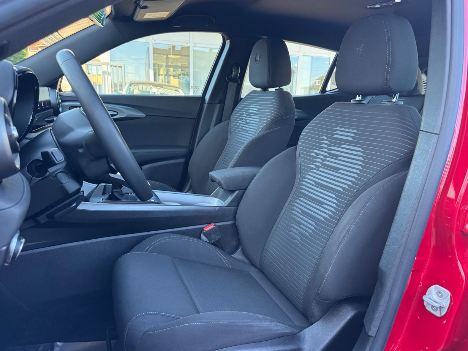 Fahrzeugabbildung Alfa Romeo Tonale Super/LED/CarPlay/PDC/Tempomat/KlimaAuto/