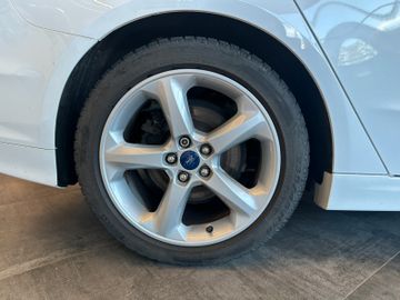 Ford Mondeo Lim *TEMPO*NAVI*KEYLESS*PANO*2-Zonen*