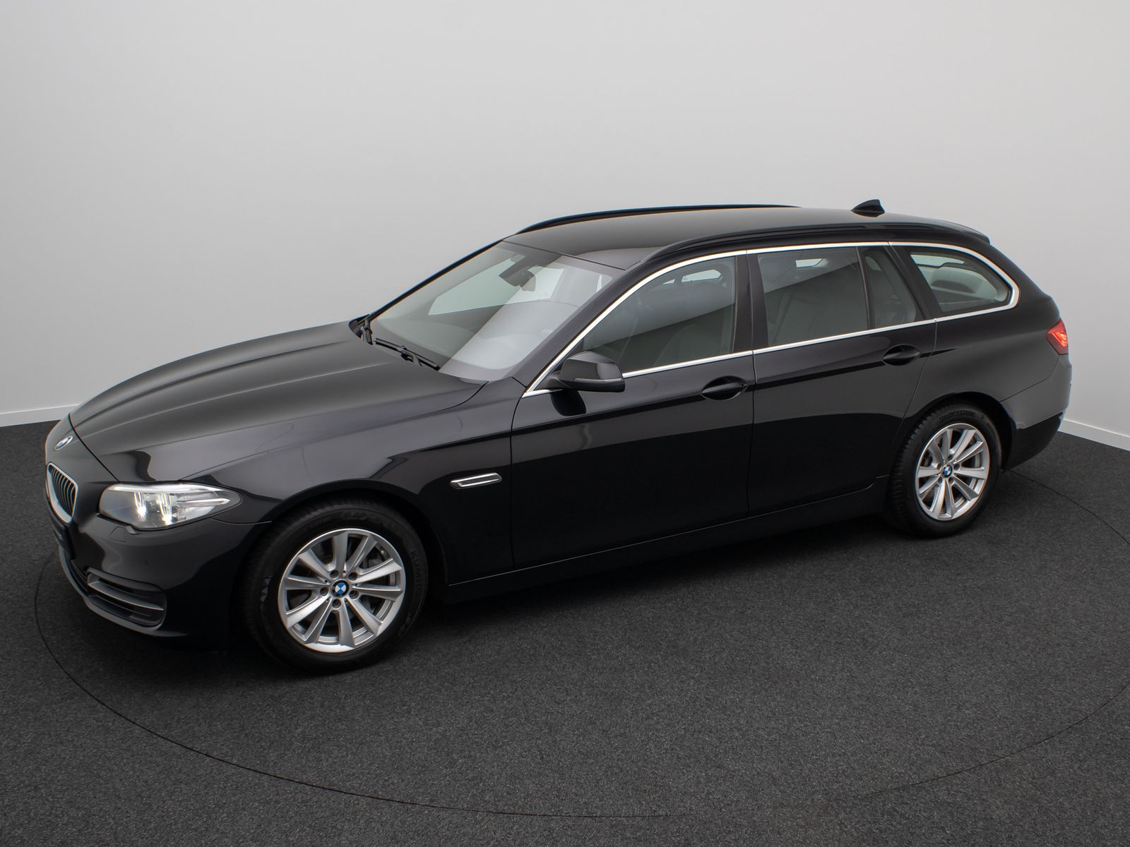 Fahrzeugabbildung BMW 530d NaviProf GeschwindigReg PDC Bi-Xenon Leder