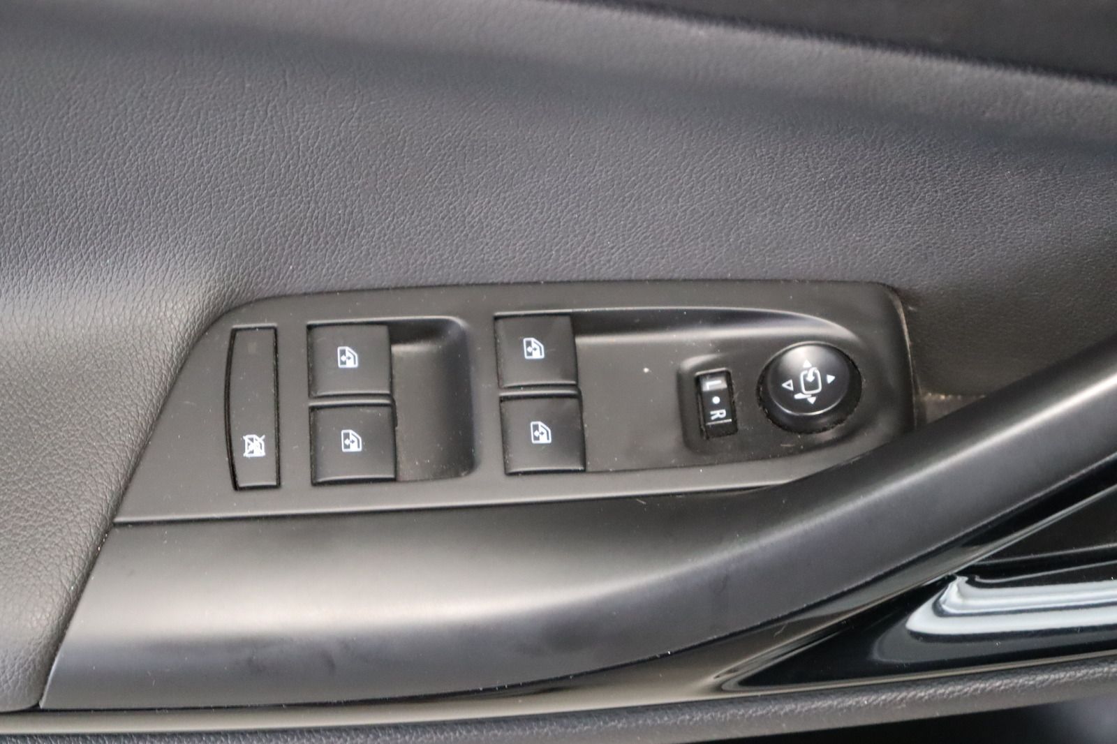 Fahrzeugabbildung Opel Astra K Sports Tourer 1.4 Turbo * LED Matrix * I