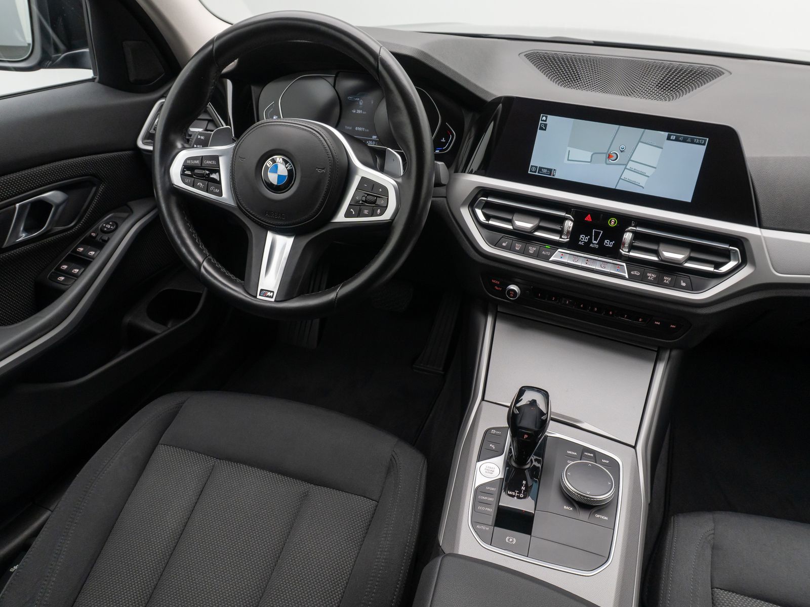 Fahrzeugabbildung BMW 320d Kamera DAB HiFi Stop&Go Fernlichtassist LED