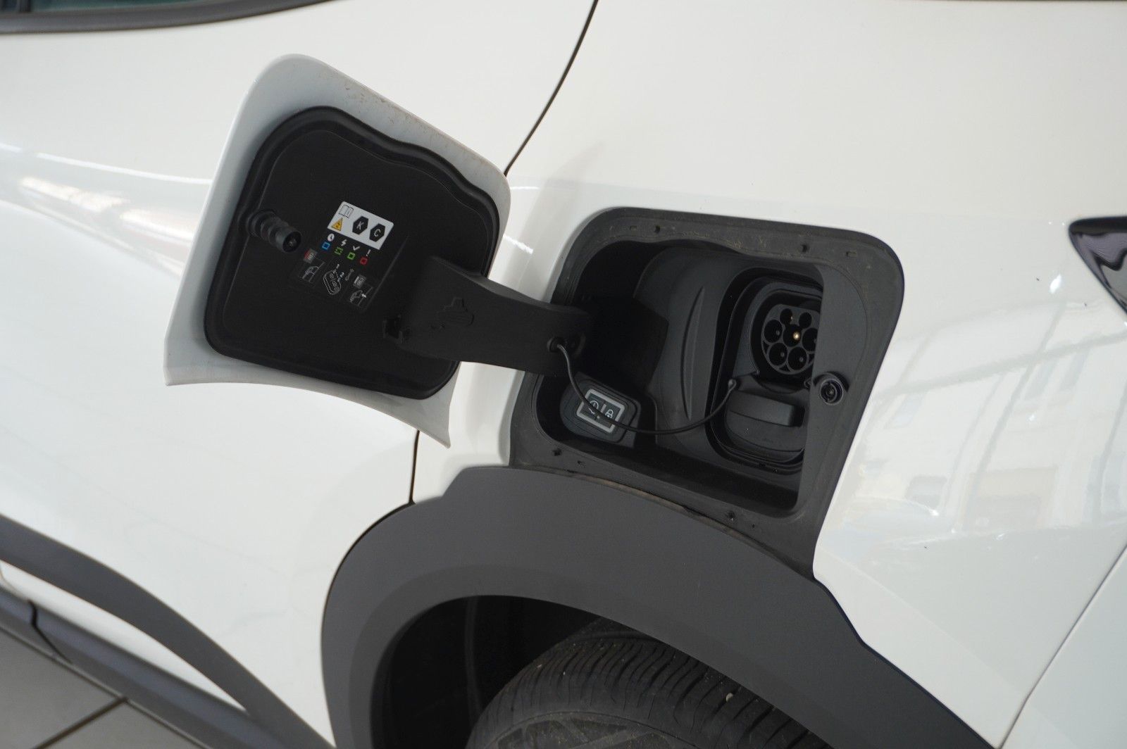 Fahrzeugabbildung Opel Mokka-e EDITION 1-PHASIG LED/KAMERA/SHZ/VIRT/DAB