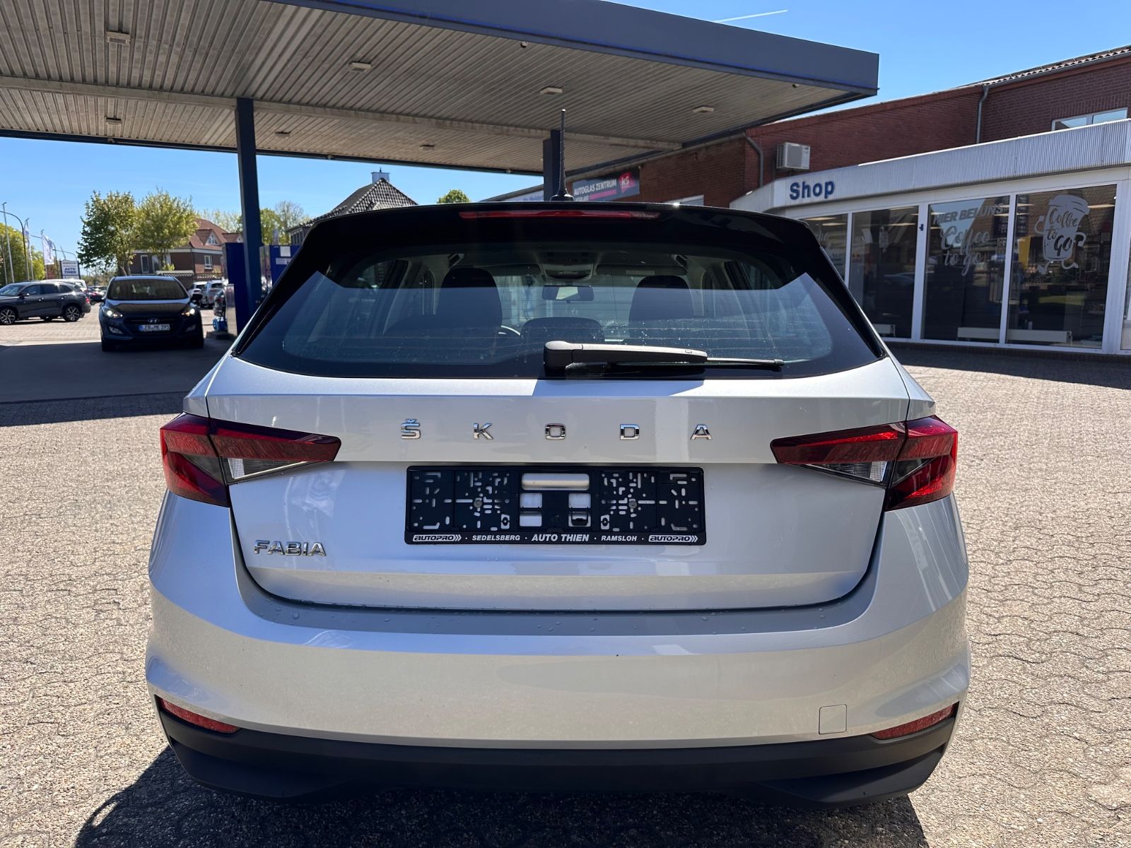 Fahrzeugabbildung SKODA Fabia 1.0 MPI Ambition APP/Klima/GJR