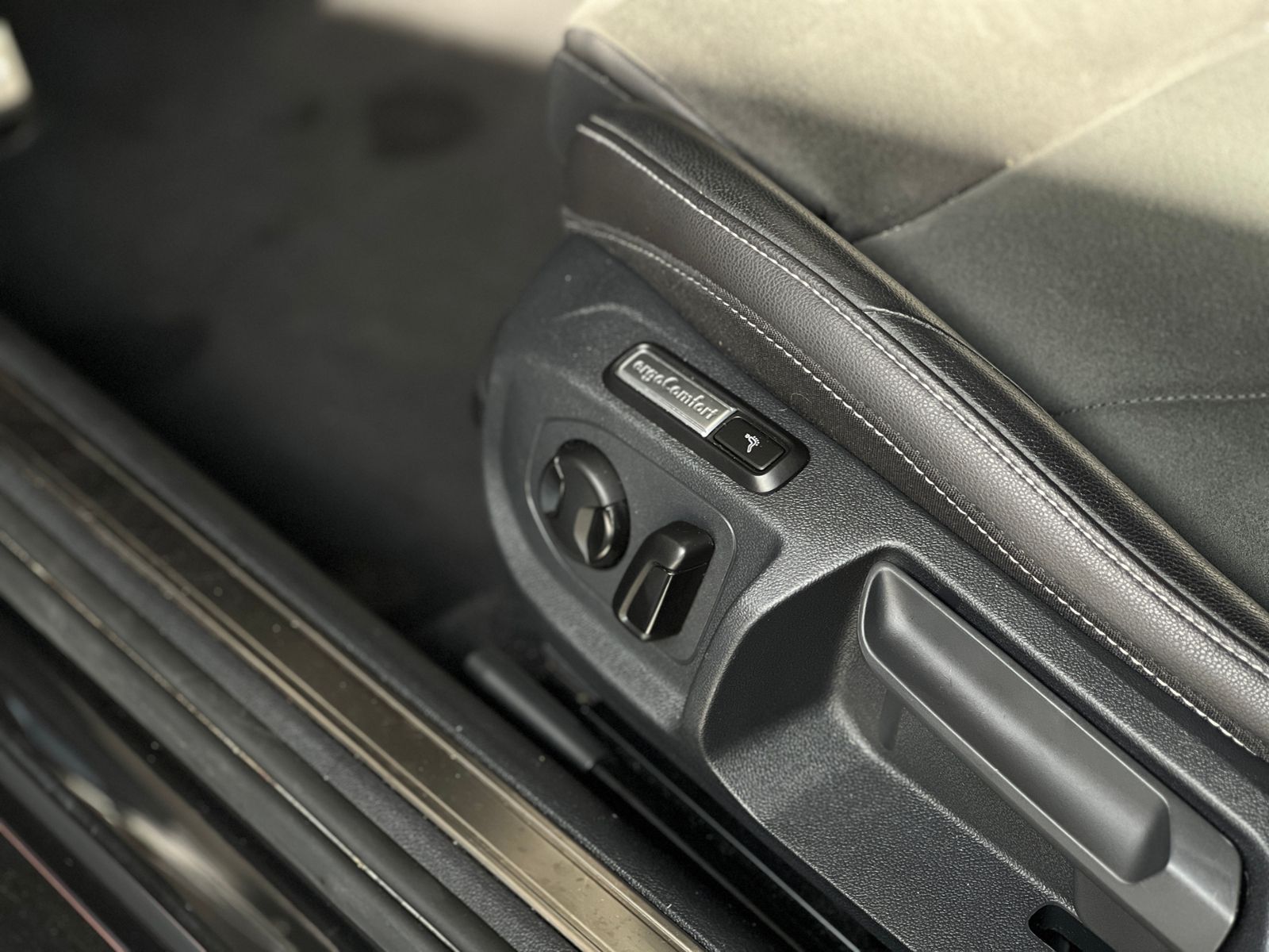Fahrzeugabbildung Volkswagen Arteon R-Line Massage SHZ NAVI Full Link