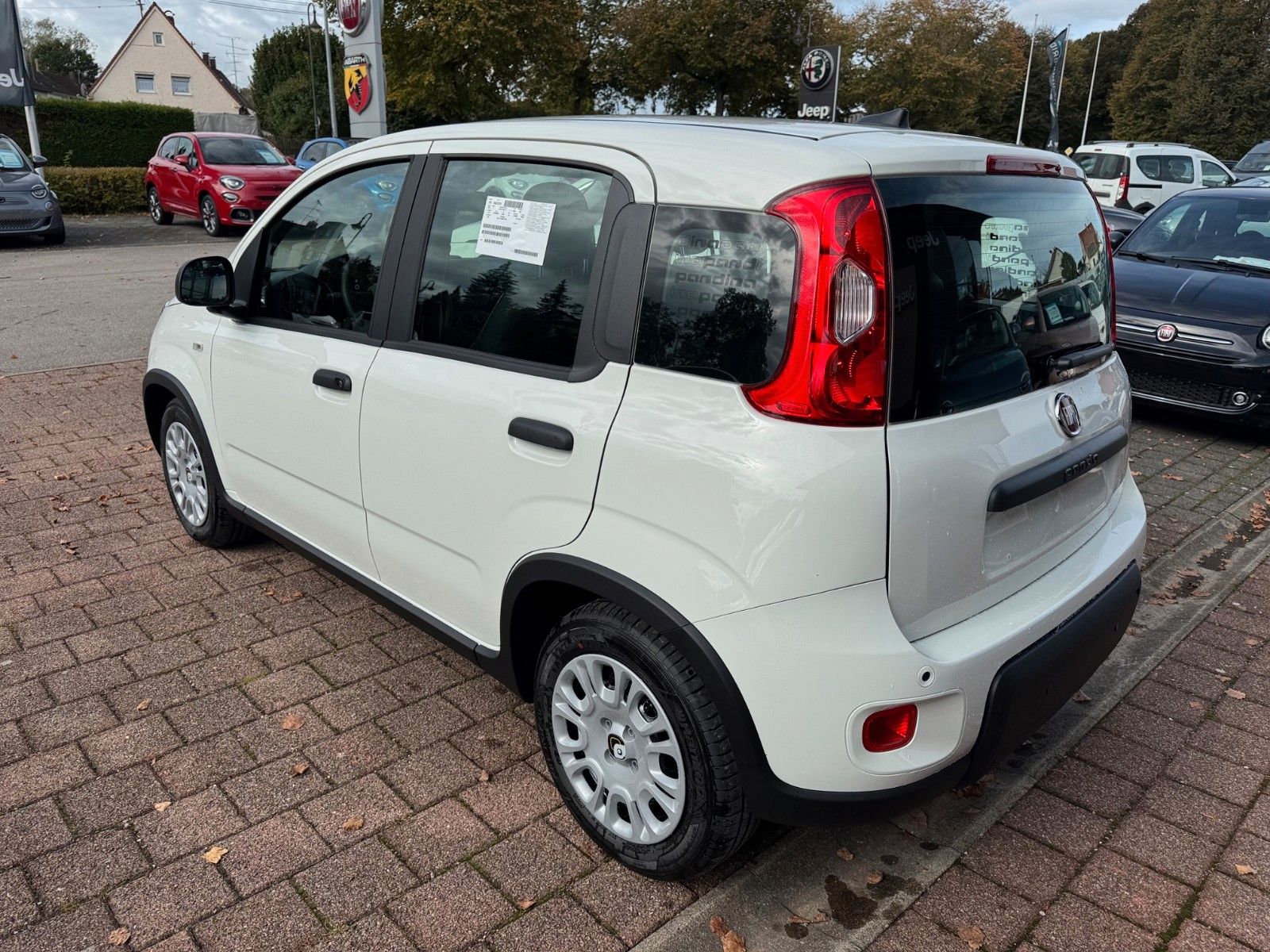 Fahrzeugabbildung Fiat Panda Pandina Hybrid 1.0 GSE 51kw (70PS) Weiß