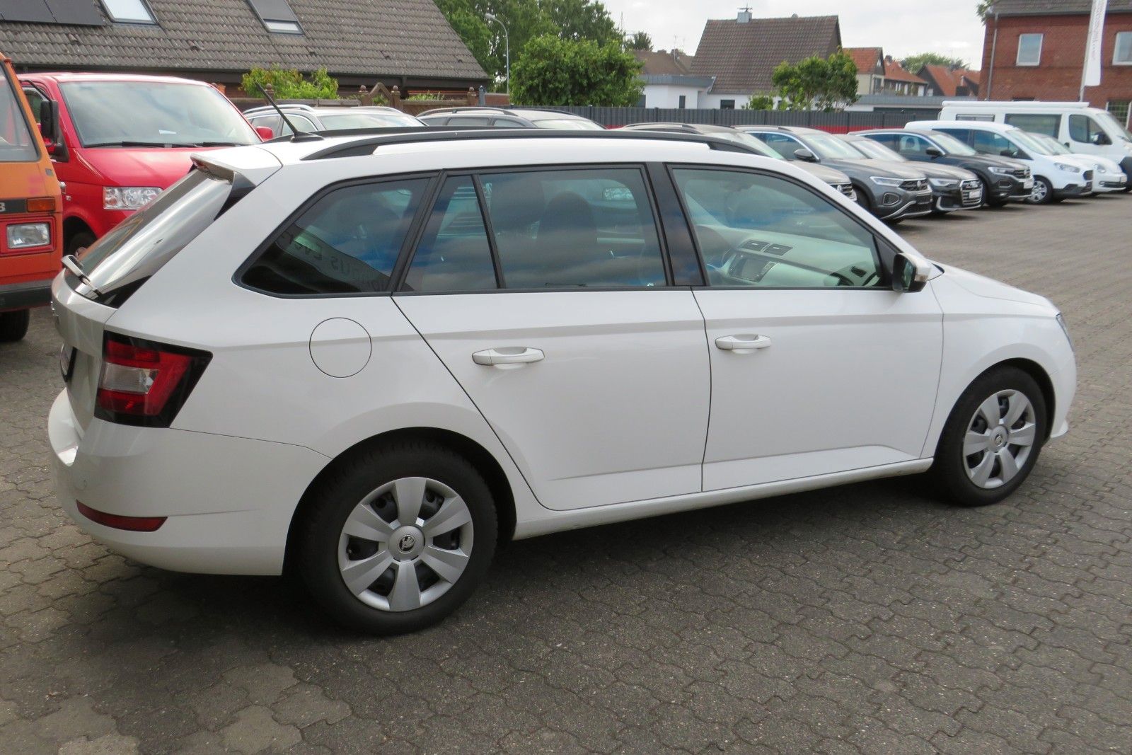 Fahrzeugabbildung SKODA Fabia Ambition DSG PDC NAVI SITZH APP 8-FACH 1.H