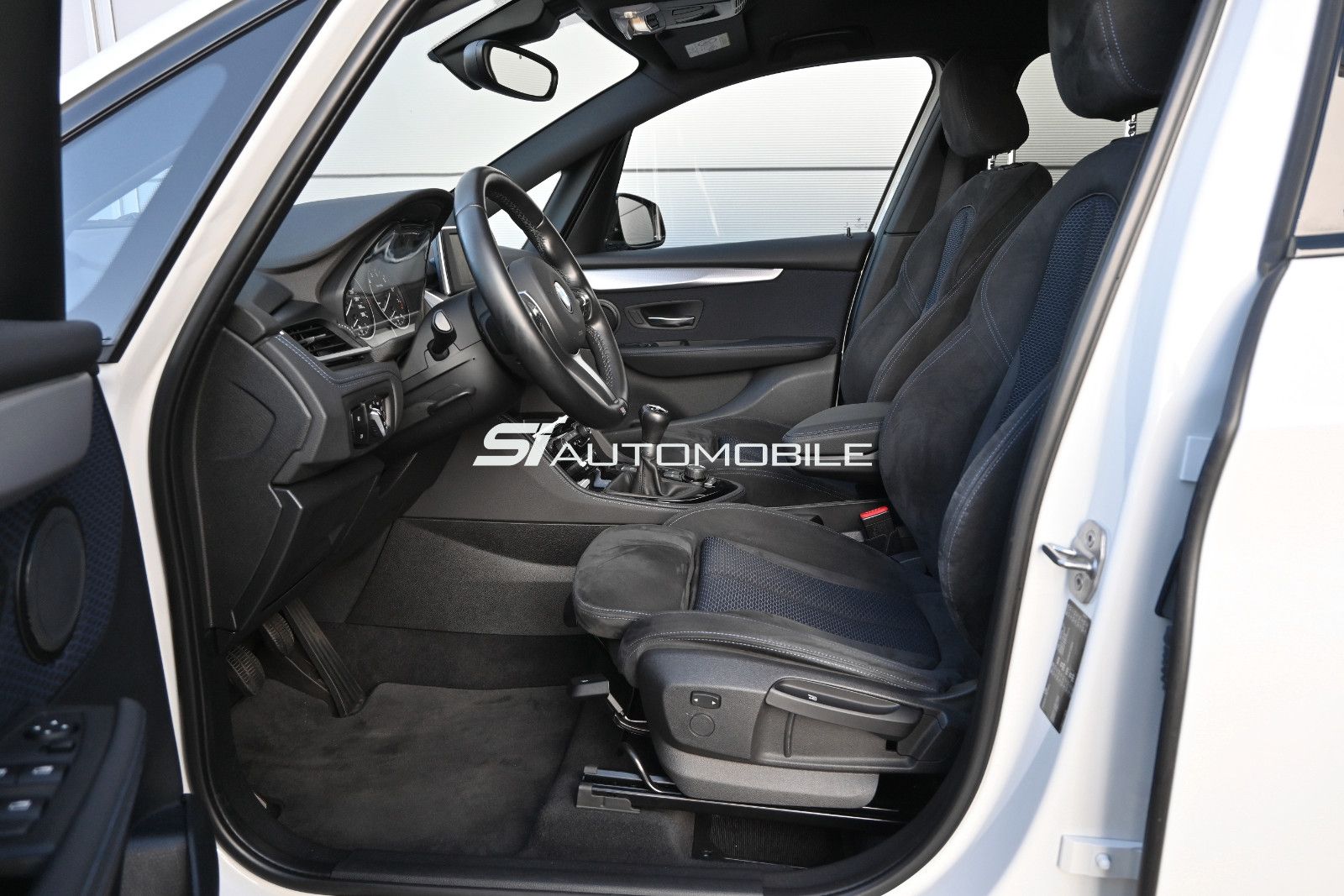 Fahrzeugabbildung BMW 218i Active Tourer M Sport °AHK°PDC°SITZHEIZ°