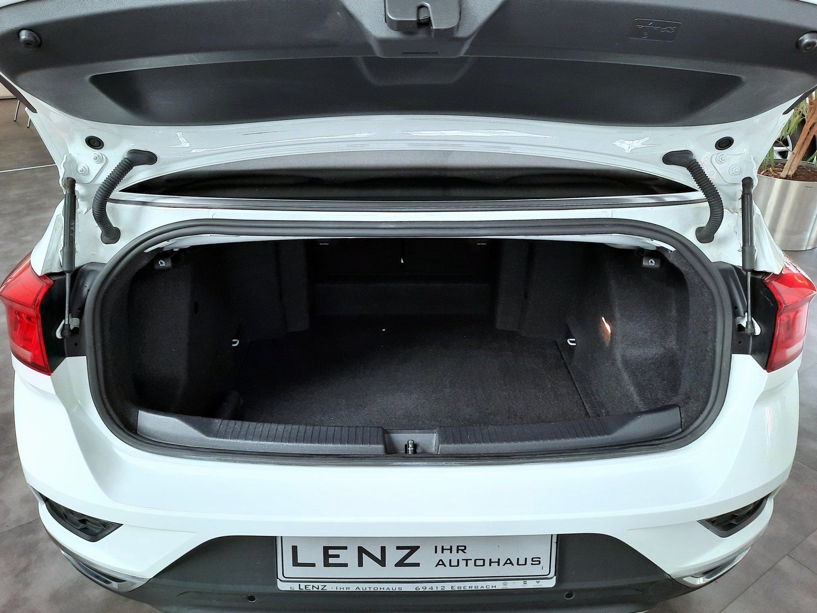 Fahrzeugabbildung Volkswagen T-Roc Cabrio Style TSI DSG *Navi*AHK*Cam*PDC*LED