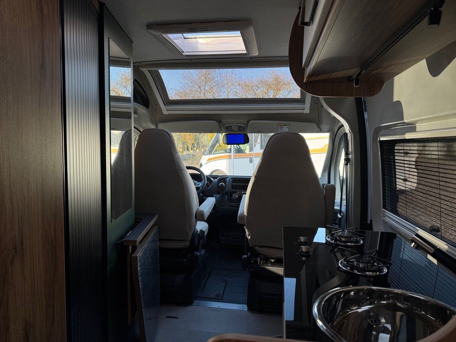 Fahrzeugabbildung Karmann Dexter DE 600 Alufelgen, Captain-Chair-Sitze