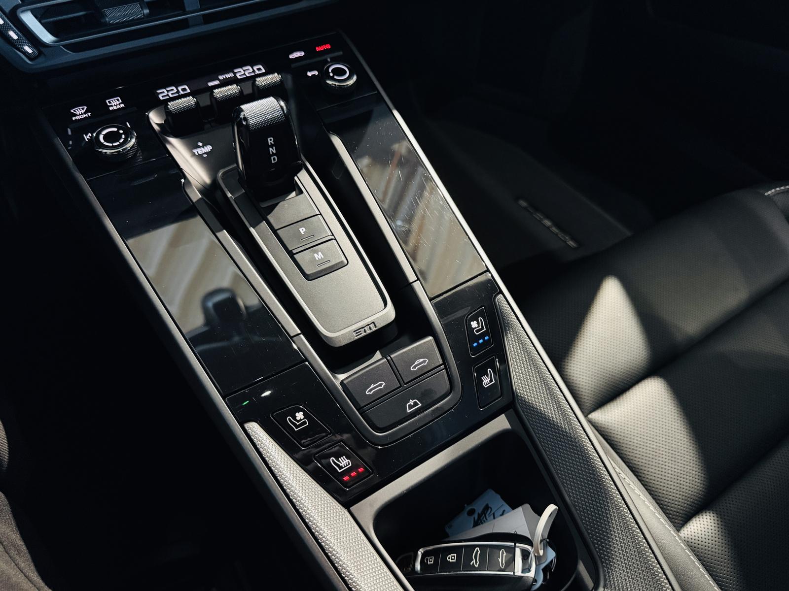 Porsche 992 Carrera 4S Cabriolet PDK*CHRONO*