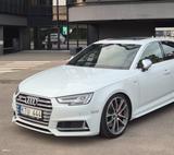 Audi S4 3.0 TFSI tiptronic quattro - Premium Plus - Audi S4 mit Benzin-Antrieb: Limousine, 3.0